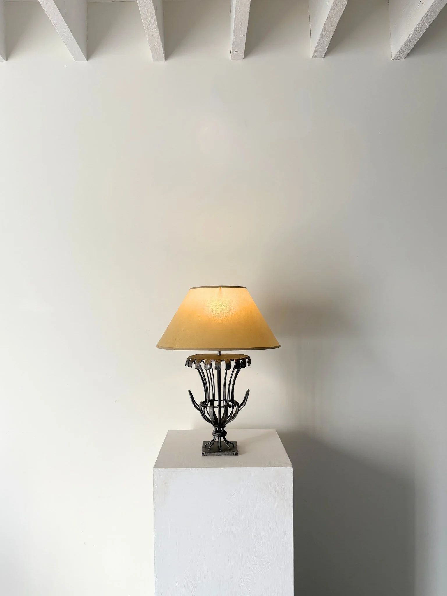 20th Century French Vintage Caged Metal Urn Table Lamp - Bureau Bruton