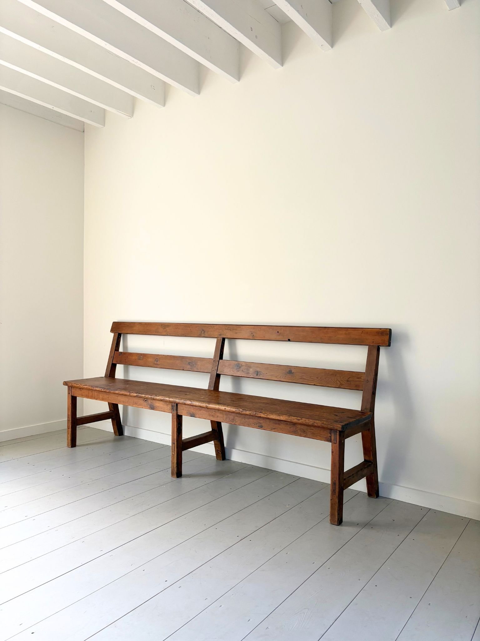 A handsome antique wooden chapel or church bench pew, handmade in solid wood - Bureau Bruton