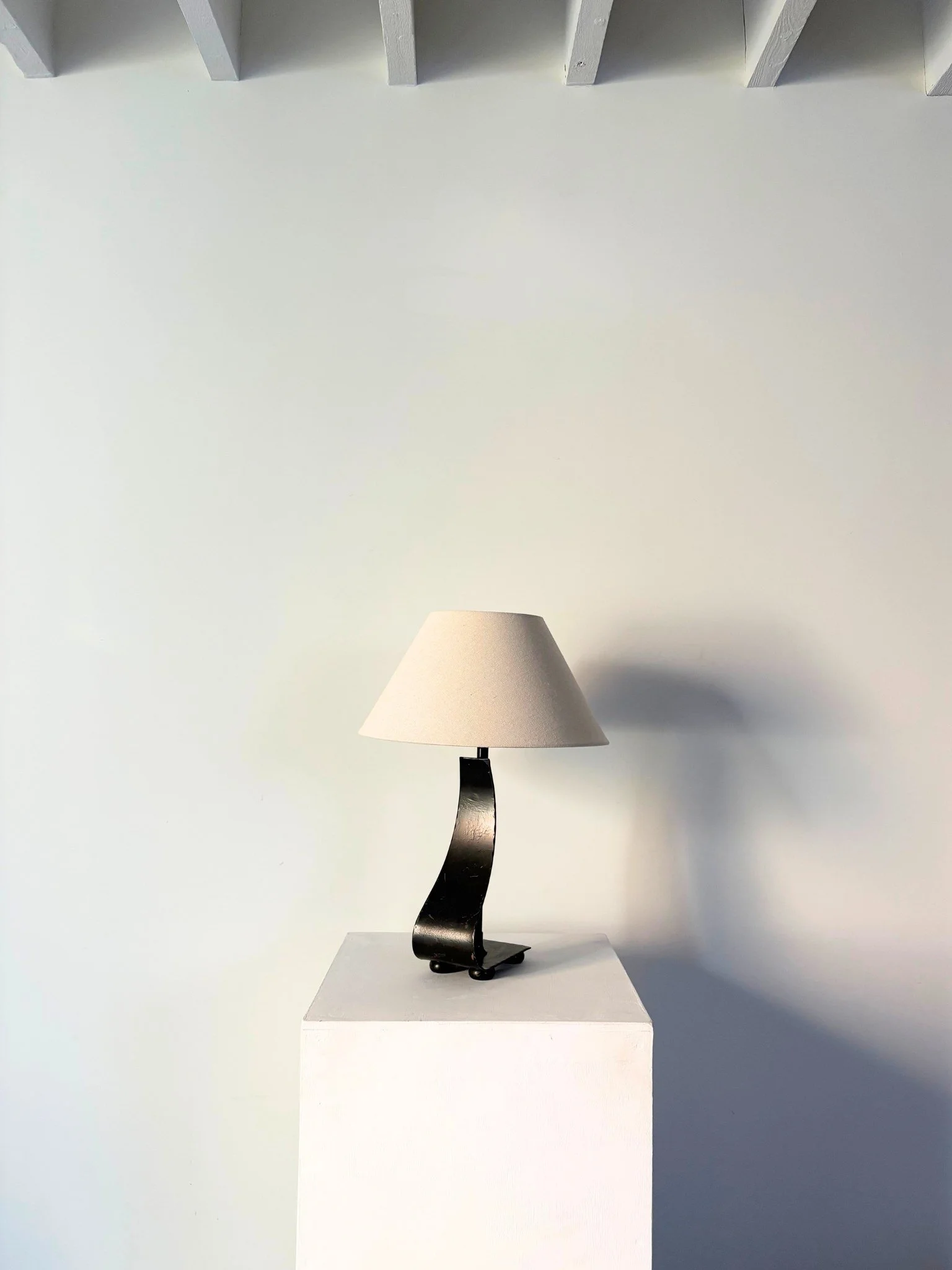 Asymmetric Wrought Iron Ribbon Table Lamp - Bureau Bruton