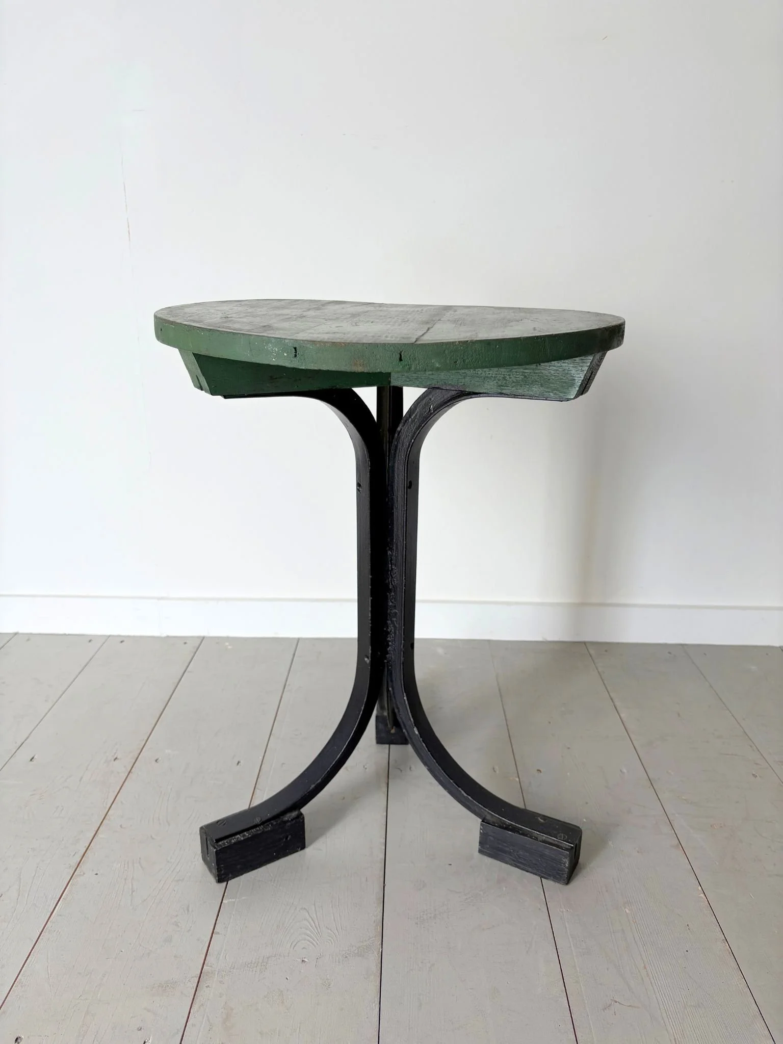 Industrial Iron Side Table With Wooden Top In Classic French Green - Bureau Bruton