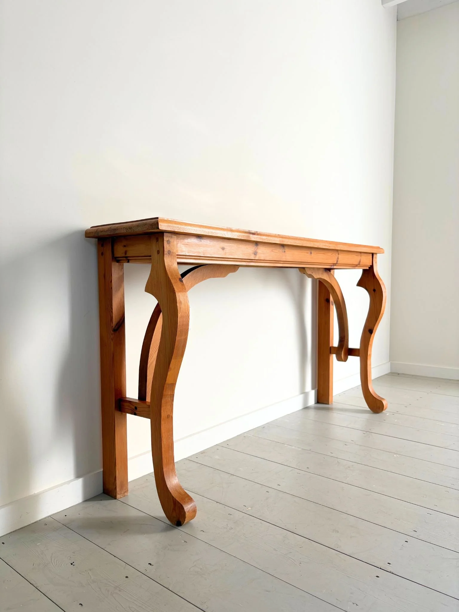 Pine Console.jpg