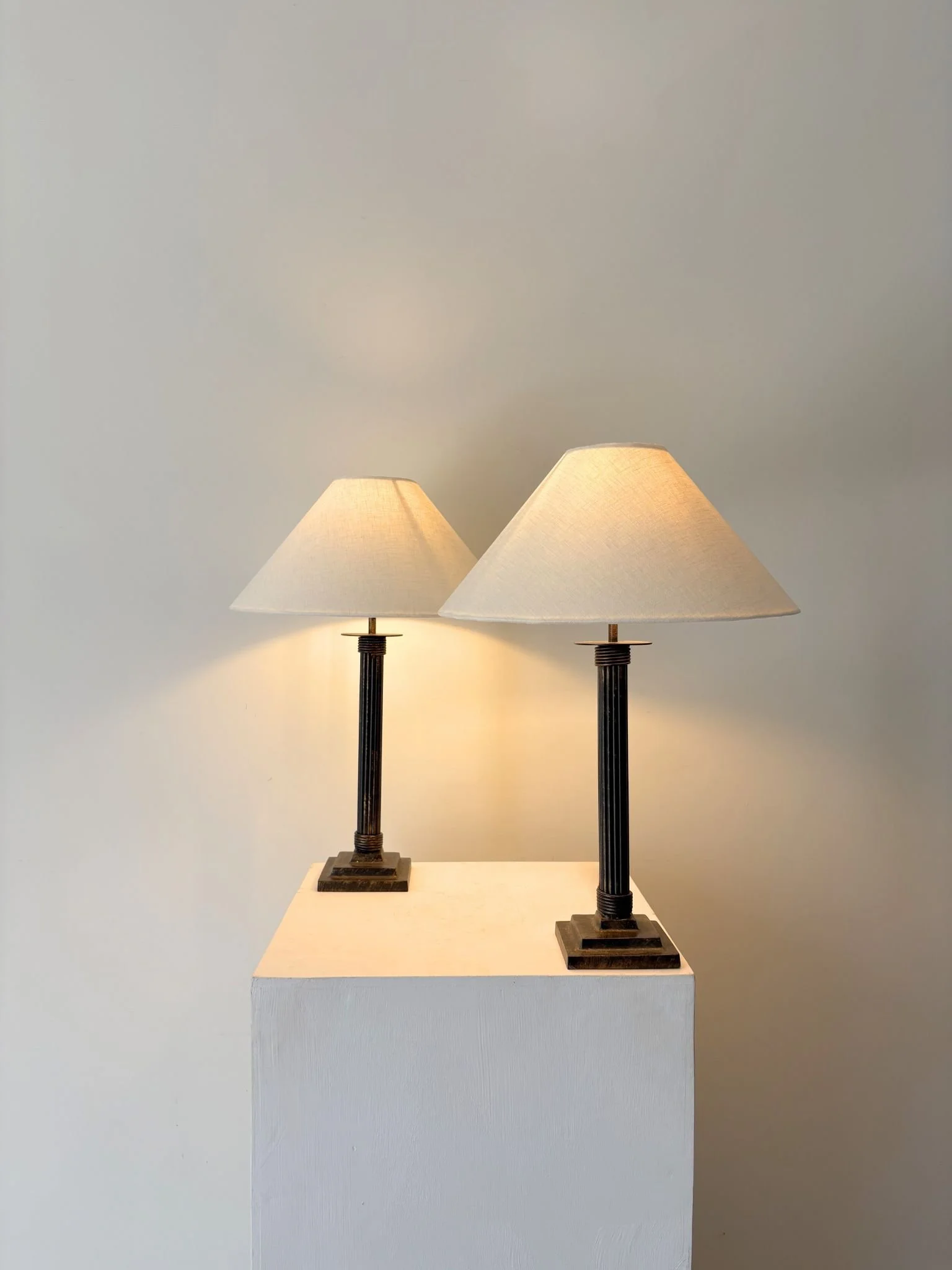 Pair of simple table lamps with subtle Neoclassical and Art Deco design influences, featuring a reeded stem - Bureau Bruton