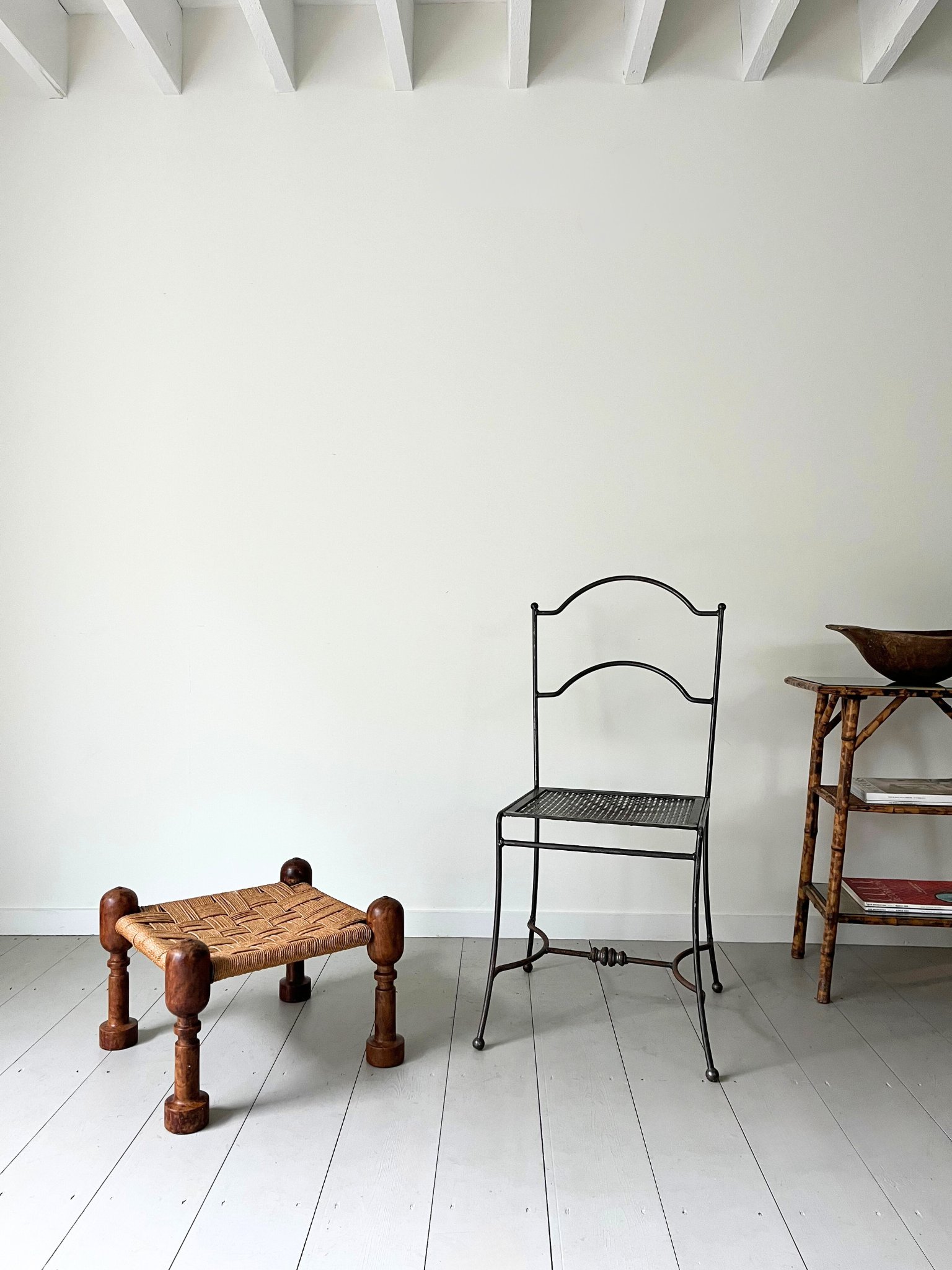 Charlotte Perriand style Mid Century vintage woven foot stool with exaggerated turned wood legs - Bureau Bruton