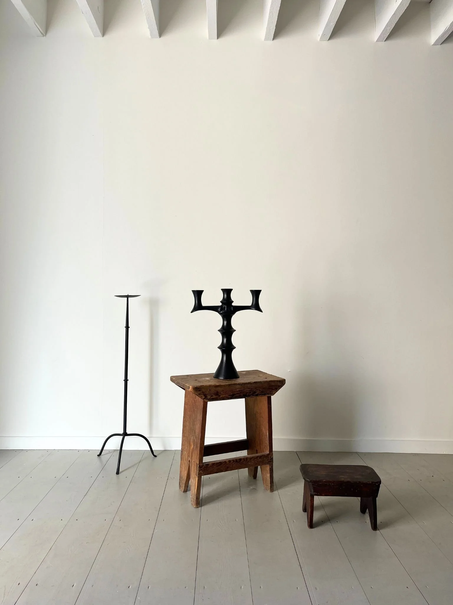 Primitive side table or occasional table in solid wood - Bureau Bruton