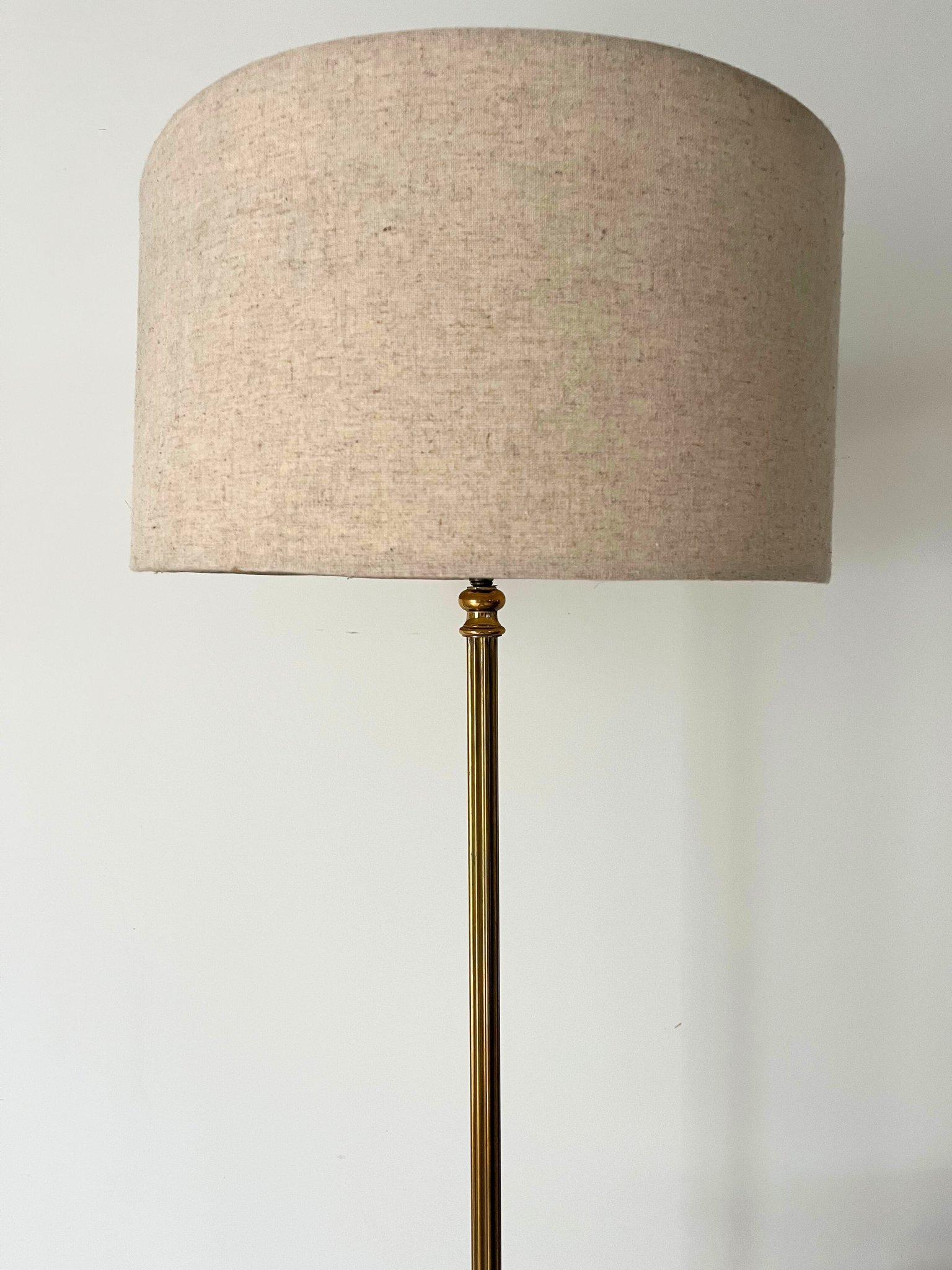 Mid Century Brass Floor Lamp With Slim Reeded Stem - Bureau Bruton