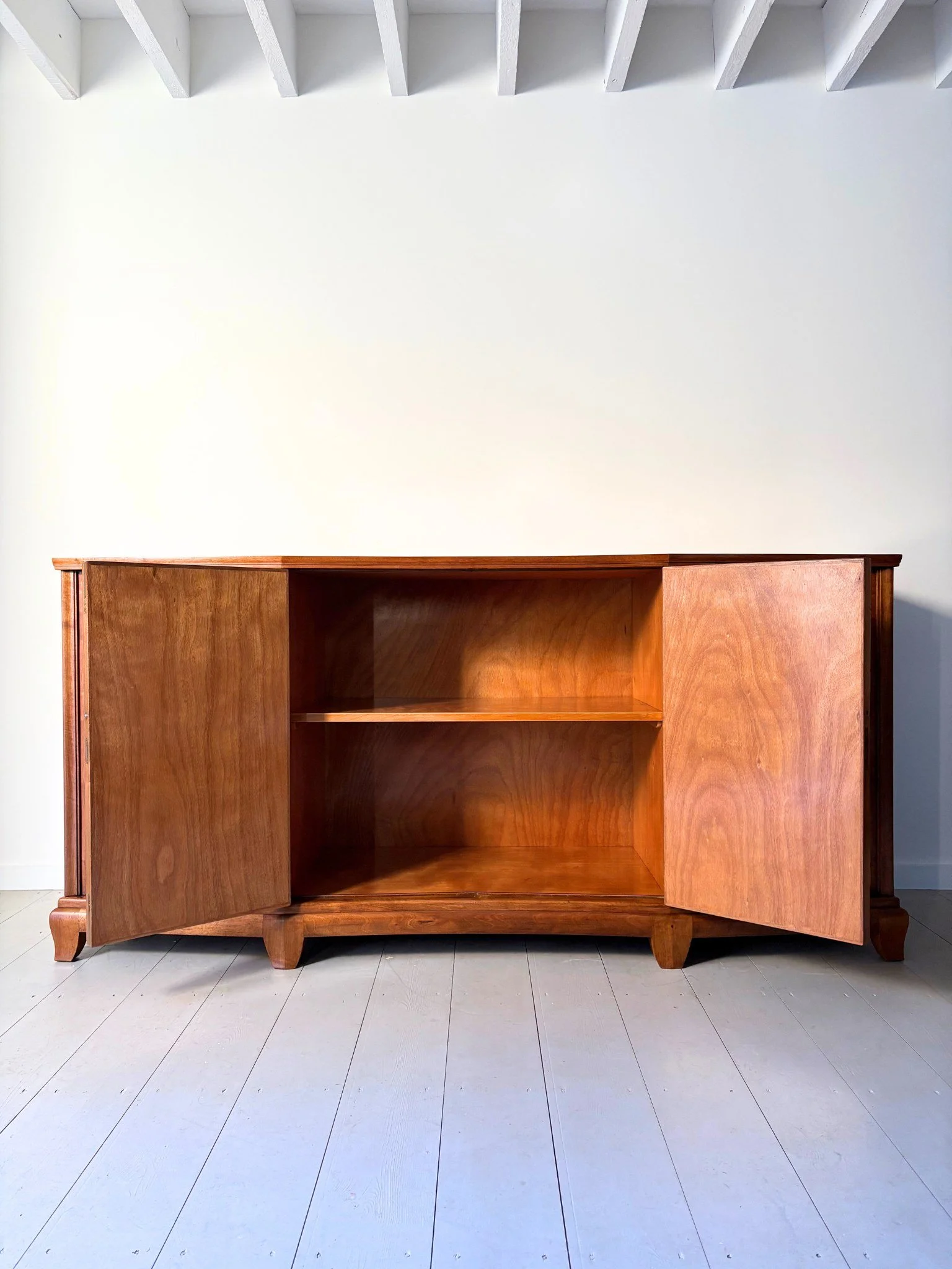 20th Century Italian Walnut Buffet - Bureau Bruton