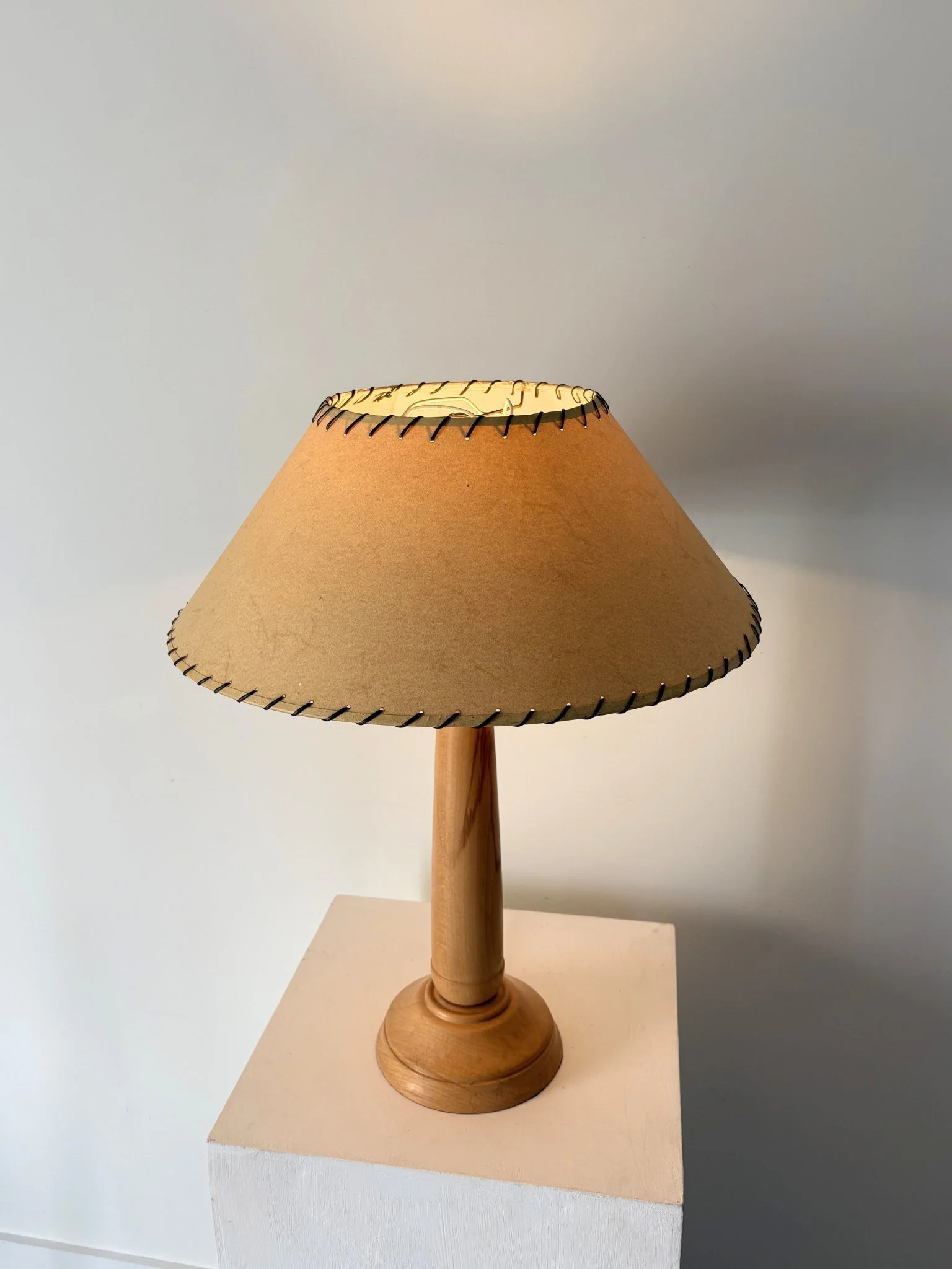Rustic Turned Wood Mid Century Table Lamp - Bureau Bruton