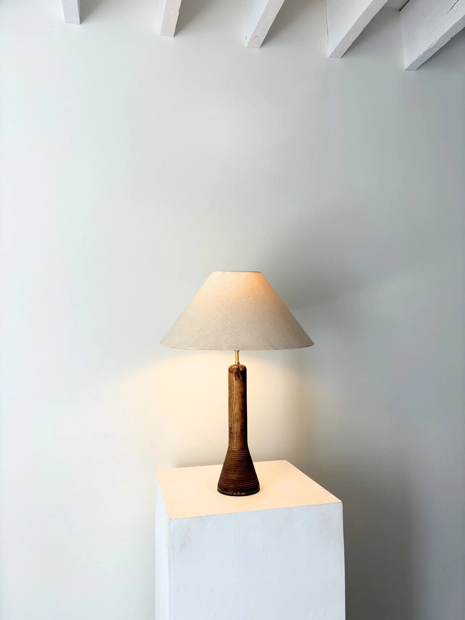 Mid Century Turned Wood Spool Table Lamp - Bureau Bruton