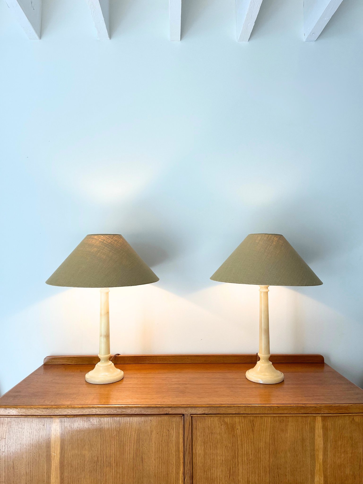 Pair of Neoclassical Column Lamps In Solid Alabaster Marble - Bureau Bruton