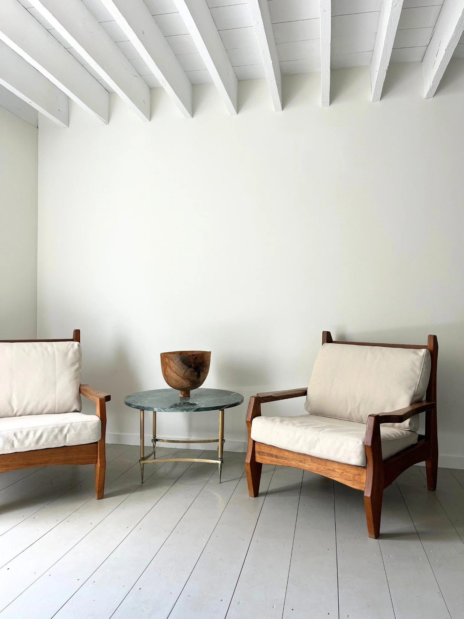 Vintage Rene Gabriel style easy chairs in solid oak with off white cushions - Bureau Bruton