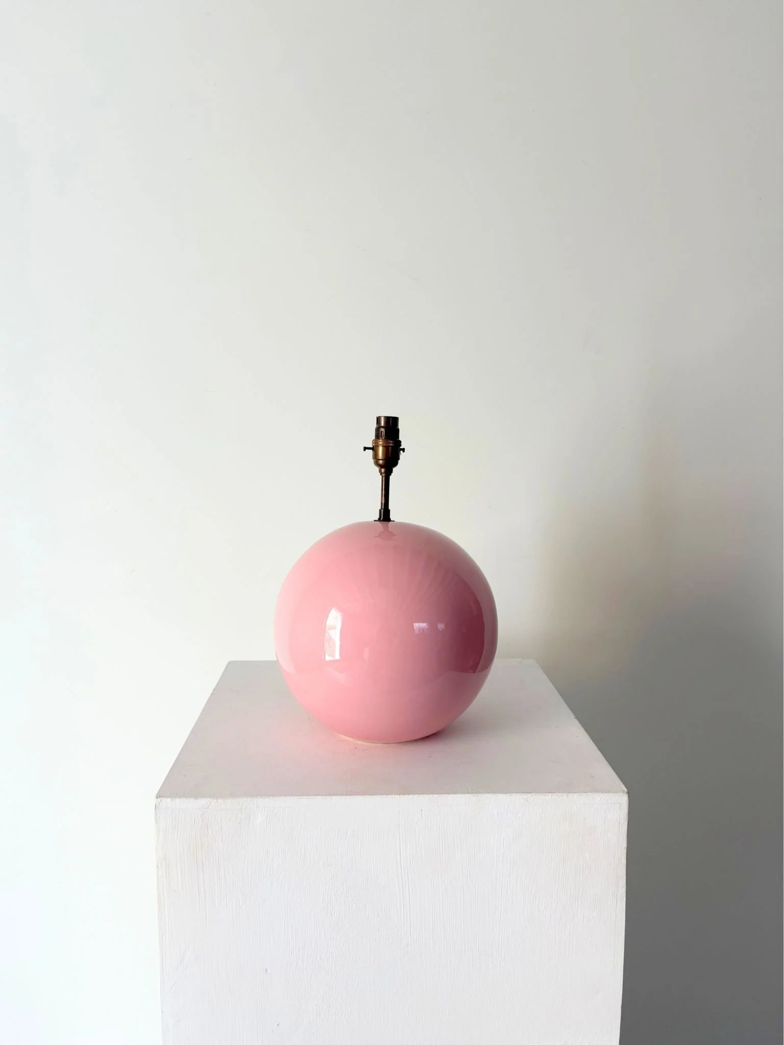 Spherical Vintage Table Lamp In High Gloss Pink Finish - Bureau Bruton Antiques and Design