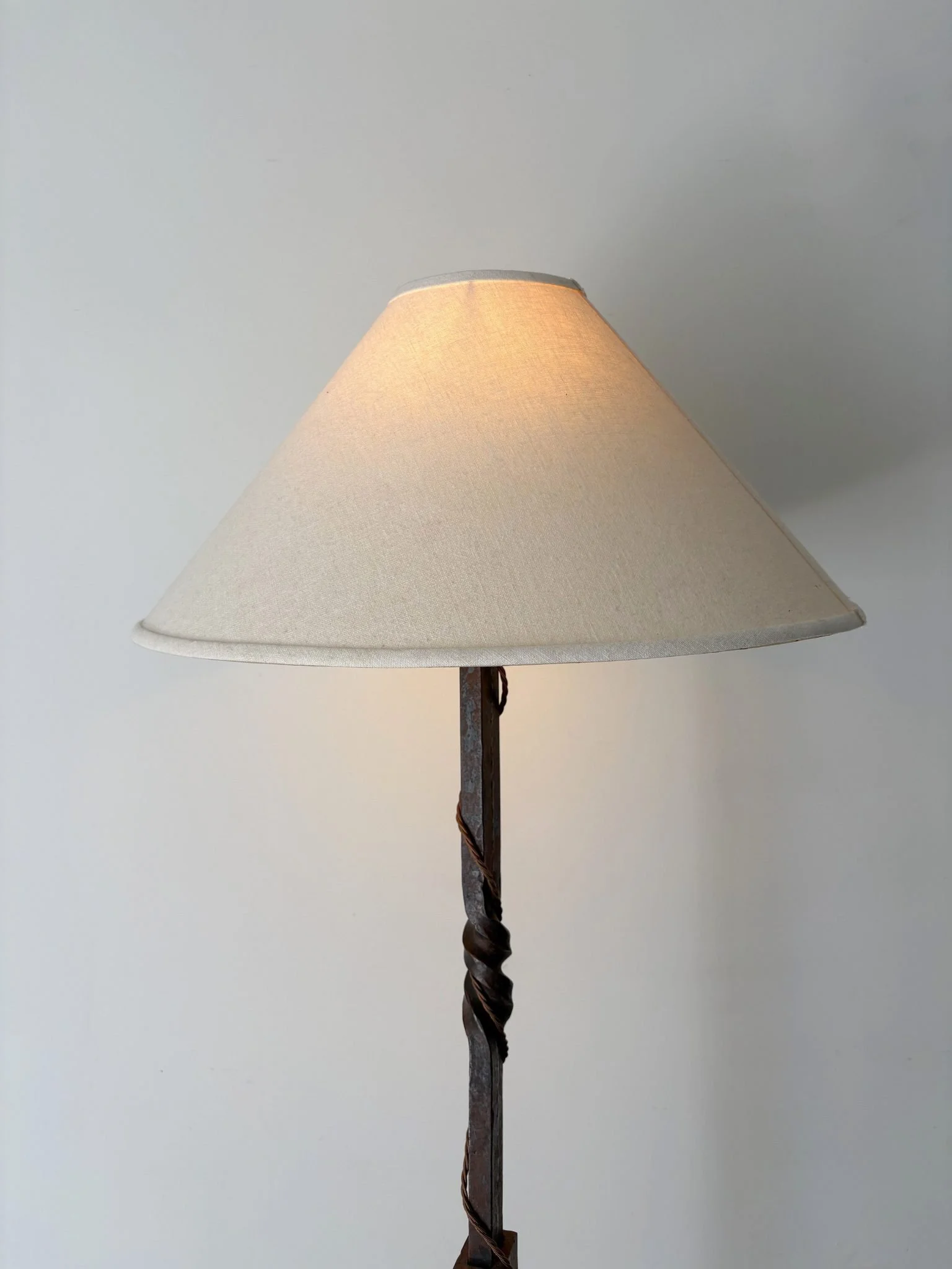 French Vintage Wrought Iron Floor Lamp - Bureau Bruton