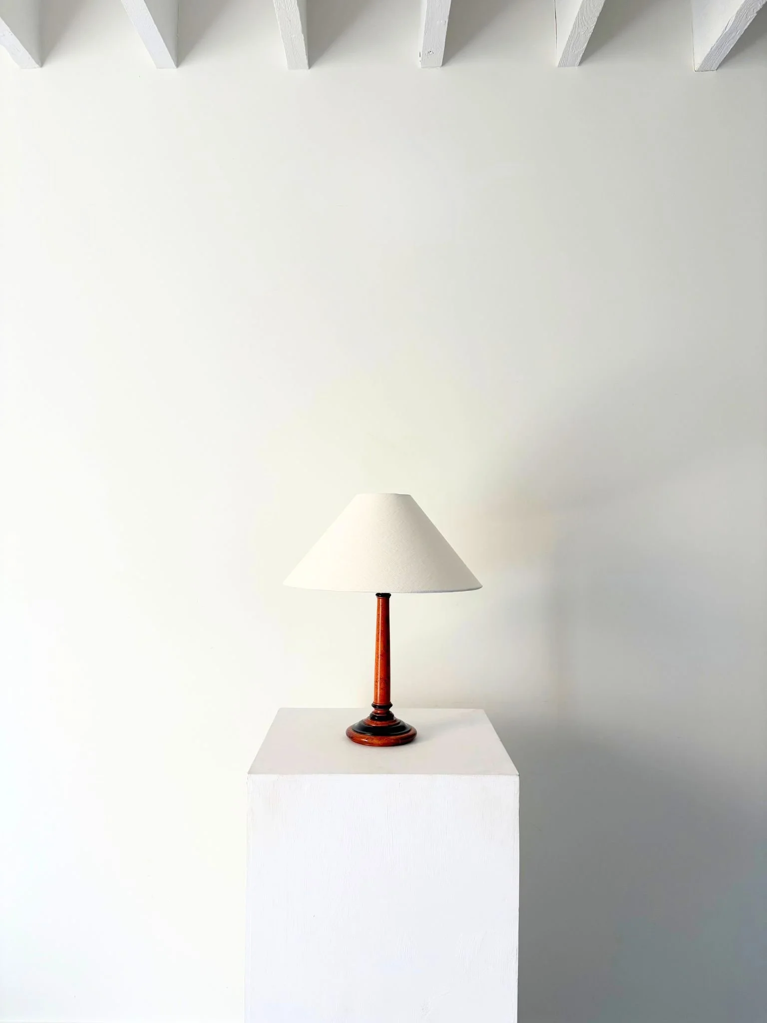 A simple 20th century column table lamp, with a circular stem and base featuring ebonised banded details in a neoclassical style - Bureau Bruton Antiques and Vintage