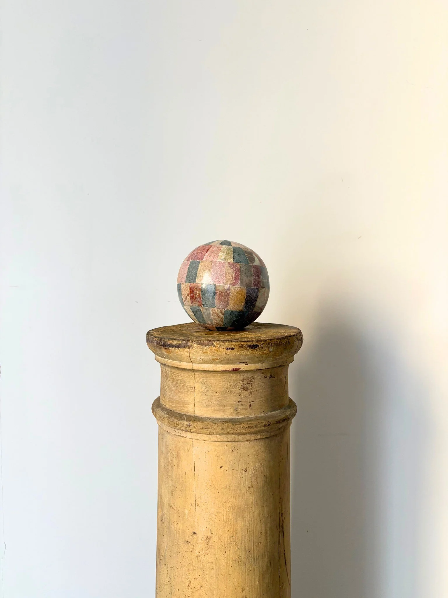 Column With Minimal Classical Design - Bureau Bruton