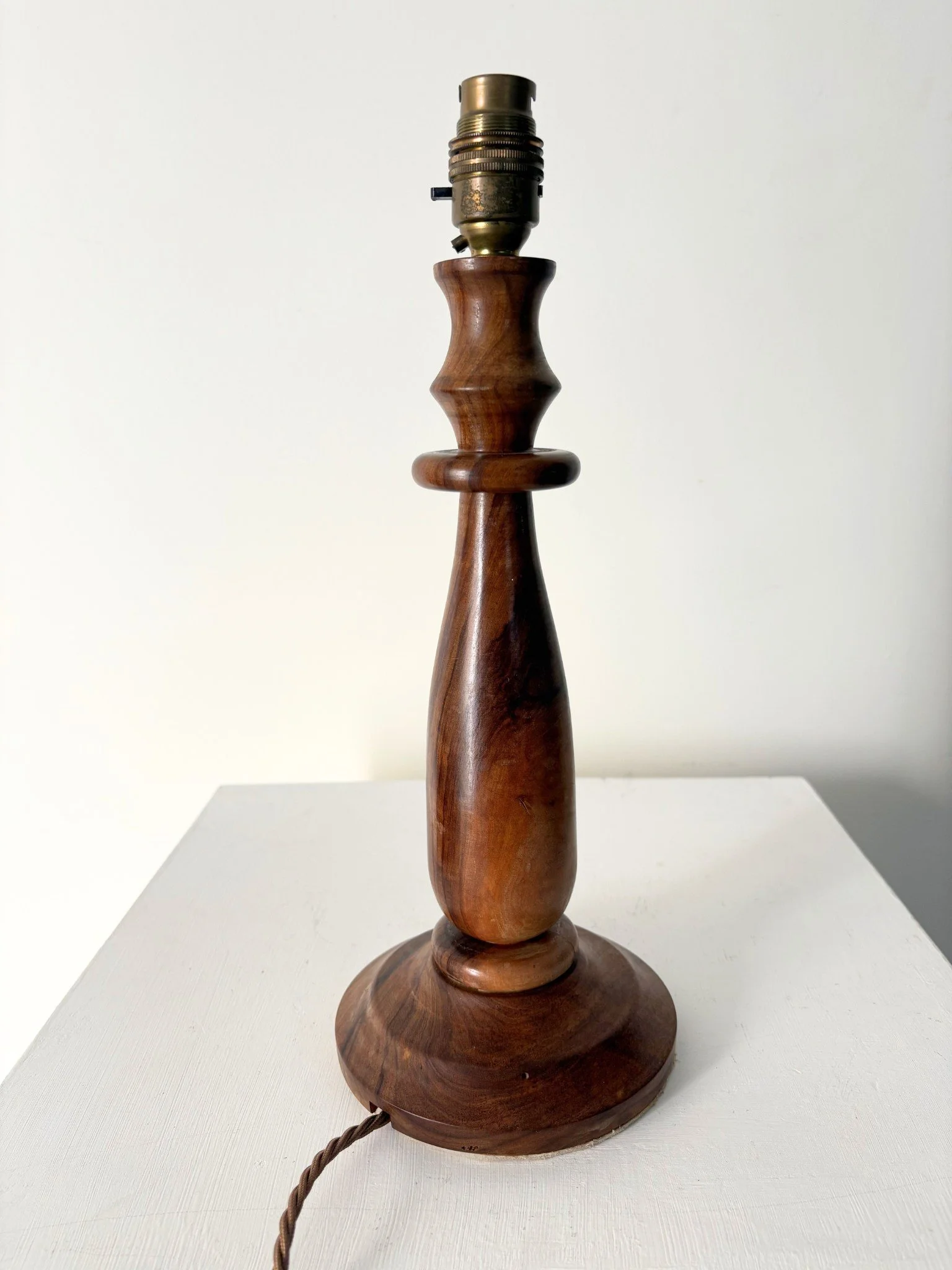 A fine example of a hand turned table lamp in solid walnut - Bureau Bruton Antique and Vintage lighting