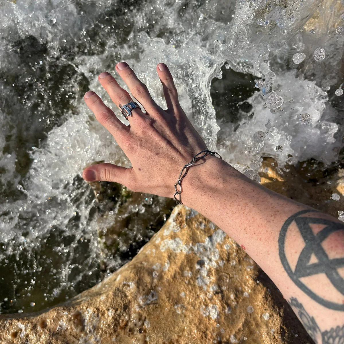 hand1.jpg
