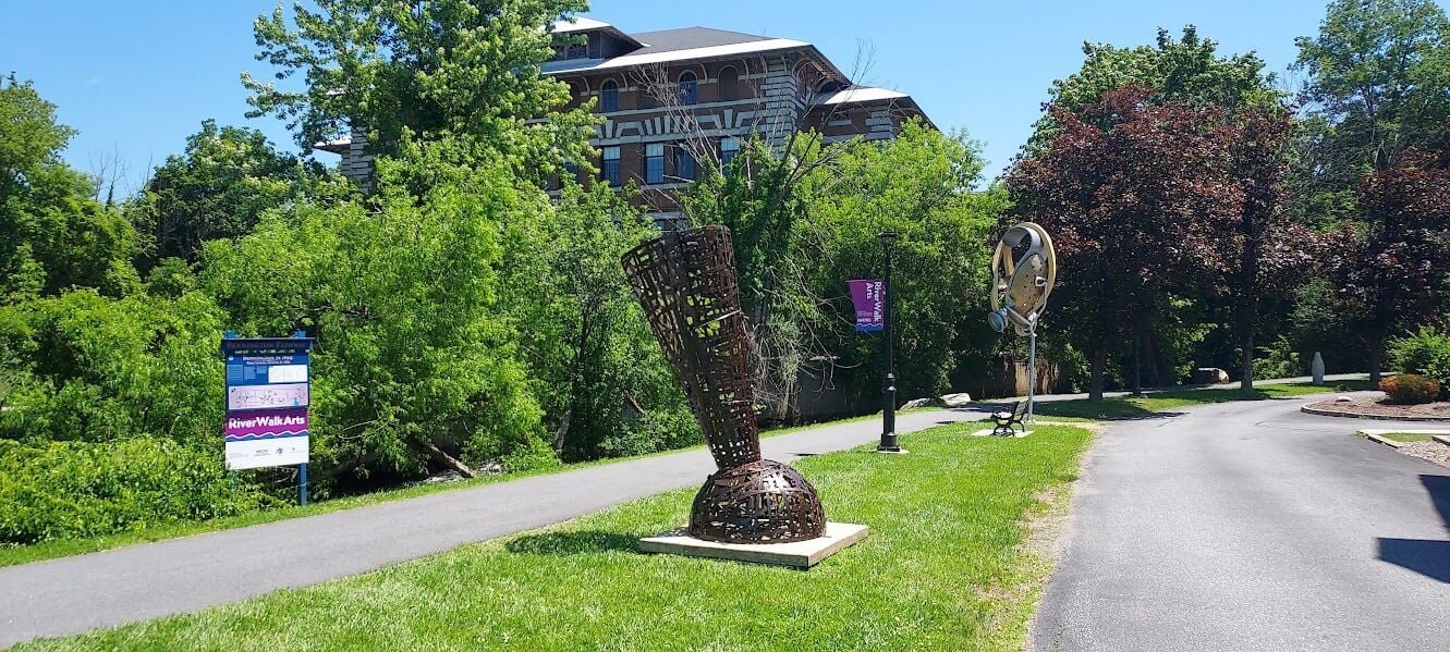 downtown beninngton sculpture.jpg