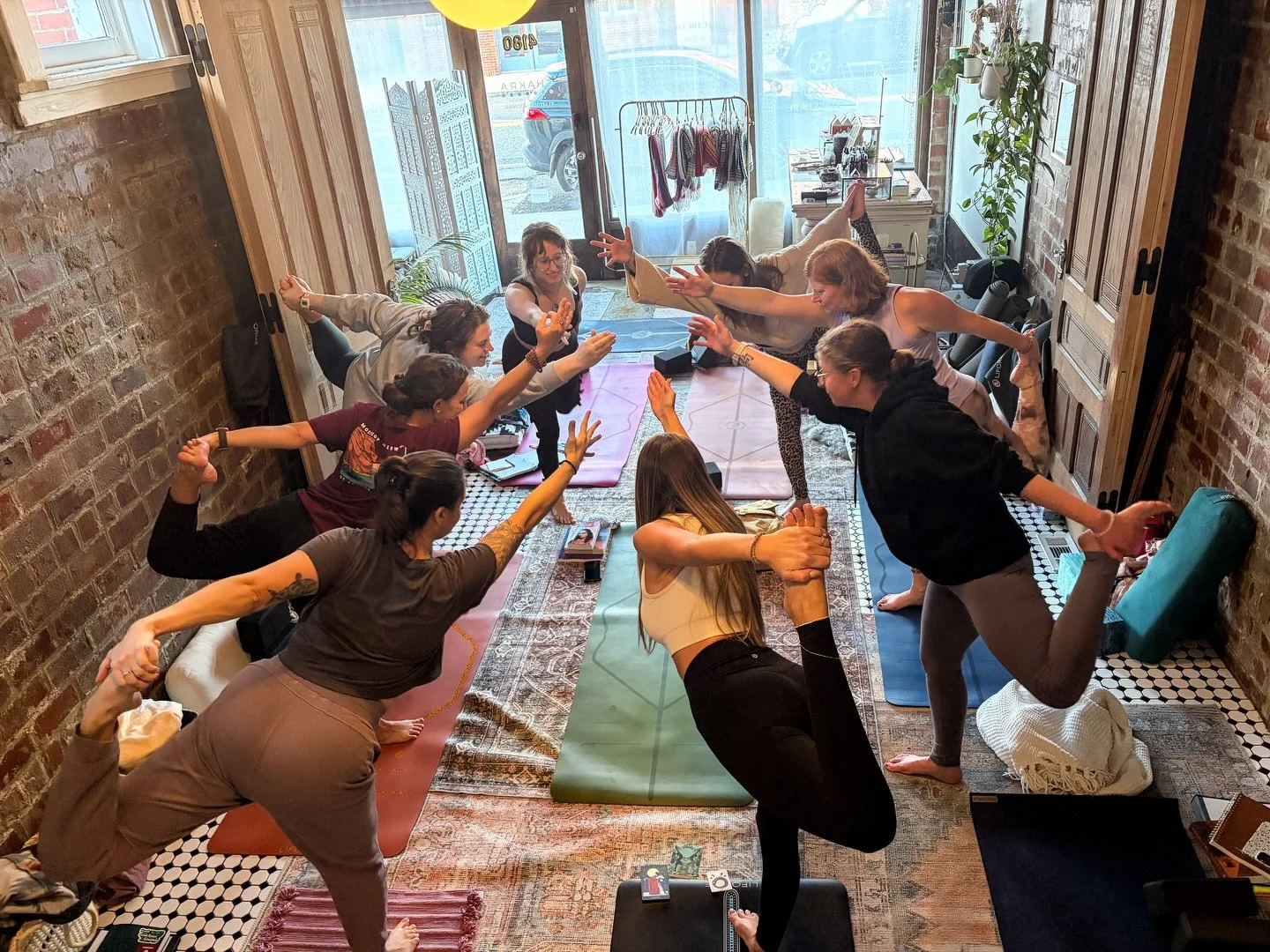 What can we say&hellip; teamwork really does make the dream work. 💫

Congratulations to everyone beginning their 300HR Yoga Teacher Training with Mandi Gray of @tranquilgrowthyoga. We&rsquo;re honored to be part of your journey and can&rsquo;t wait 