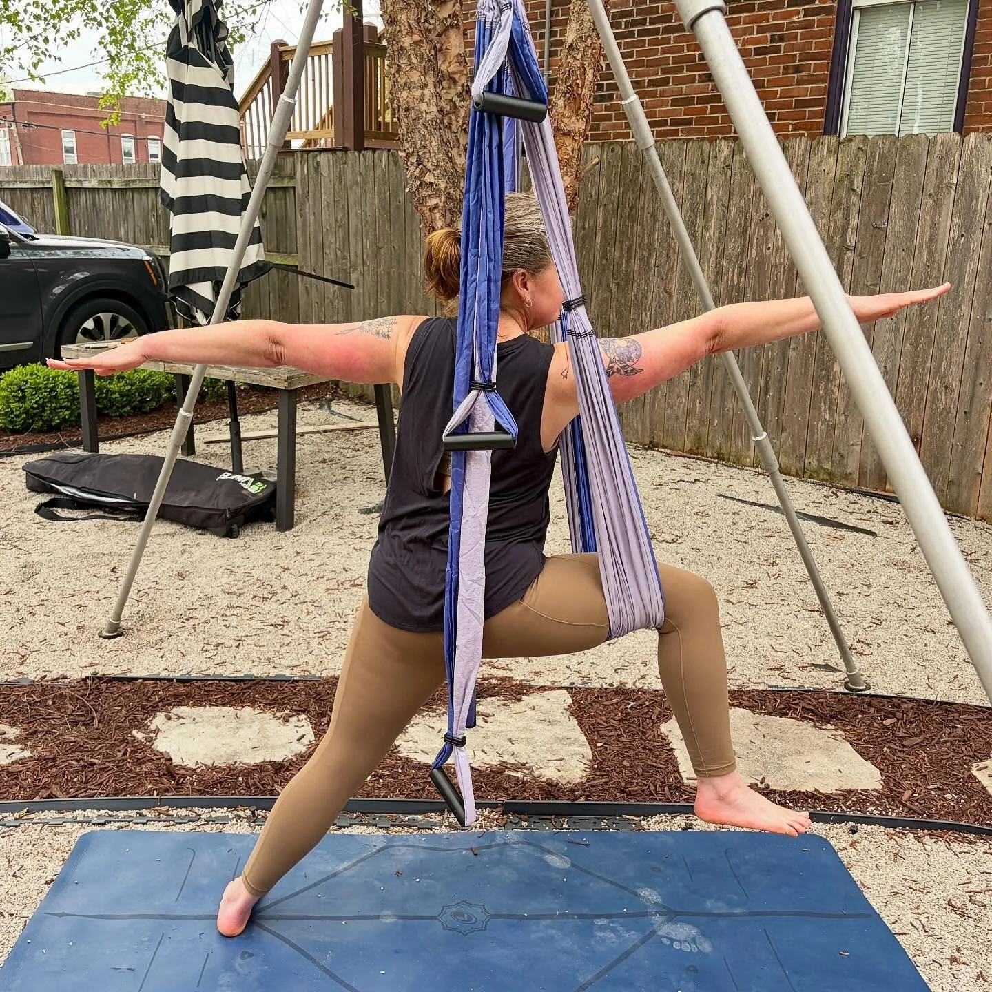 Taking trainings to new heights. 🤸🏼&zwj;♀️🦋🦸🏻&zwj;♀️ If your Yoga Teacher Training doesn&rsquo;t include a trapeze are you really even training?!

📸: Mandi Gray of @tranquilgrowthyoga capturing some Saturday magic in the Chakra healing gardens.