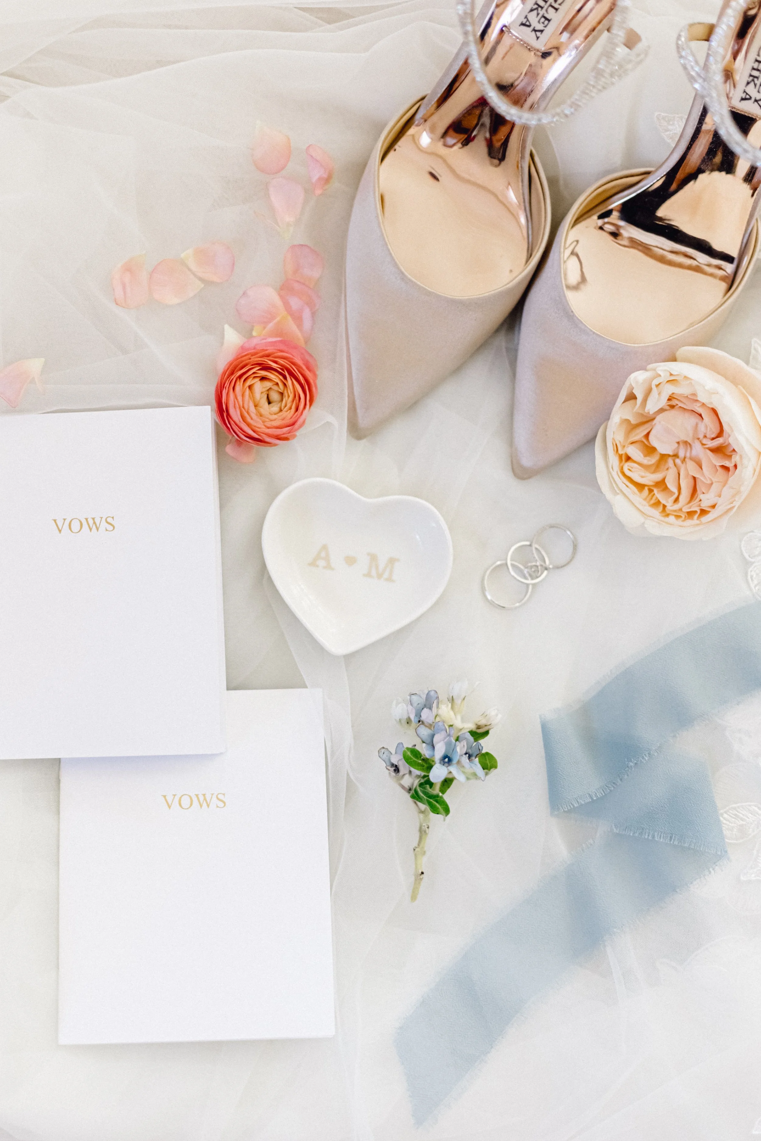 How to Incorporate Personal  Details Into Your Wedding Photos