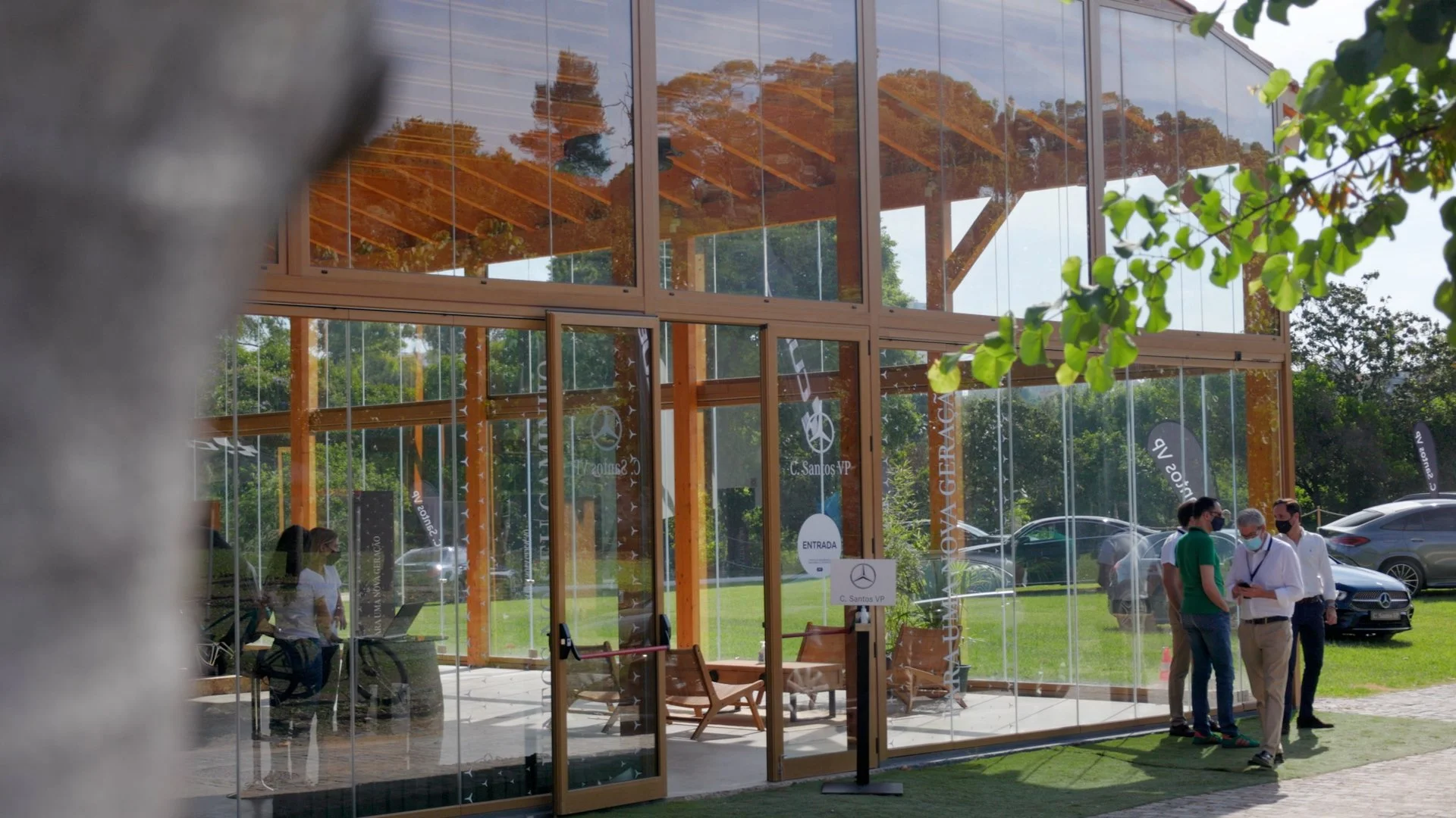 2021-05-20 Mercedes EQ .mp4.00_00_08_02.Still001.jpg