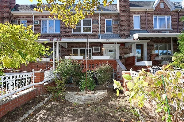 63-64 78th St, Middle Village 4.JPG