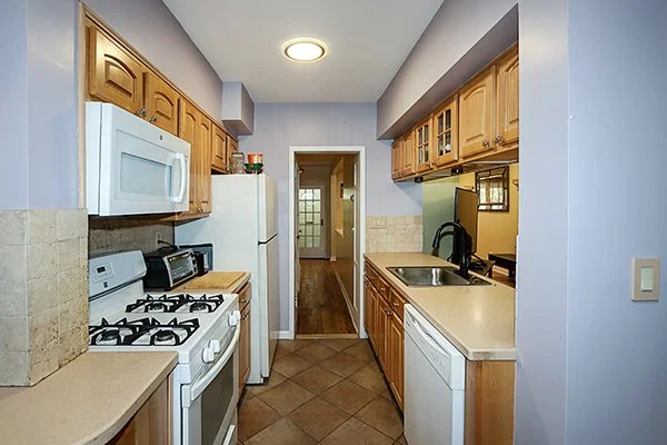 63-64 78th St, Middle Village 15.JPG