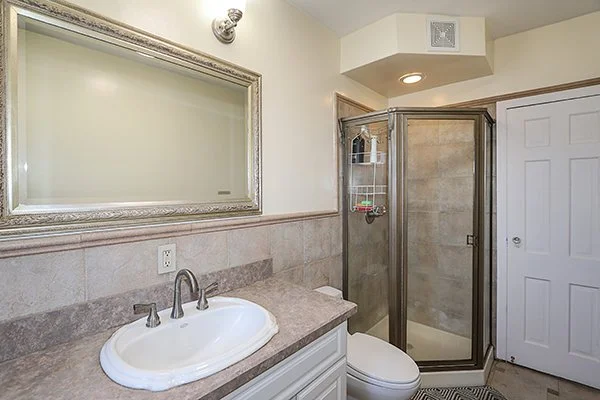 63-64 78th St, Middle Village 26.JPG