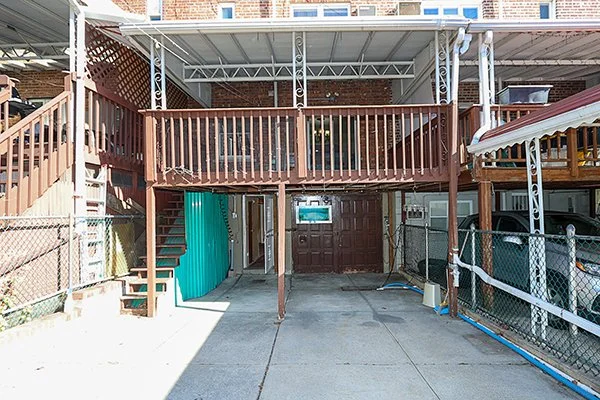 63-64 78th St, Middle Village 38.JPG