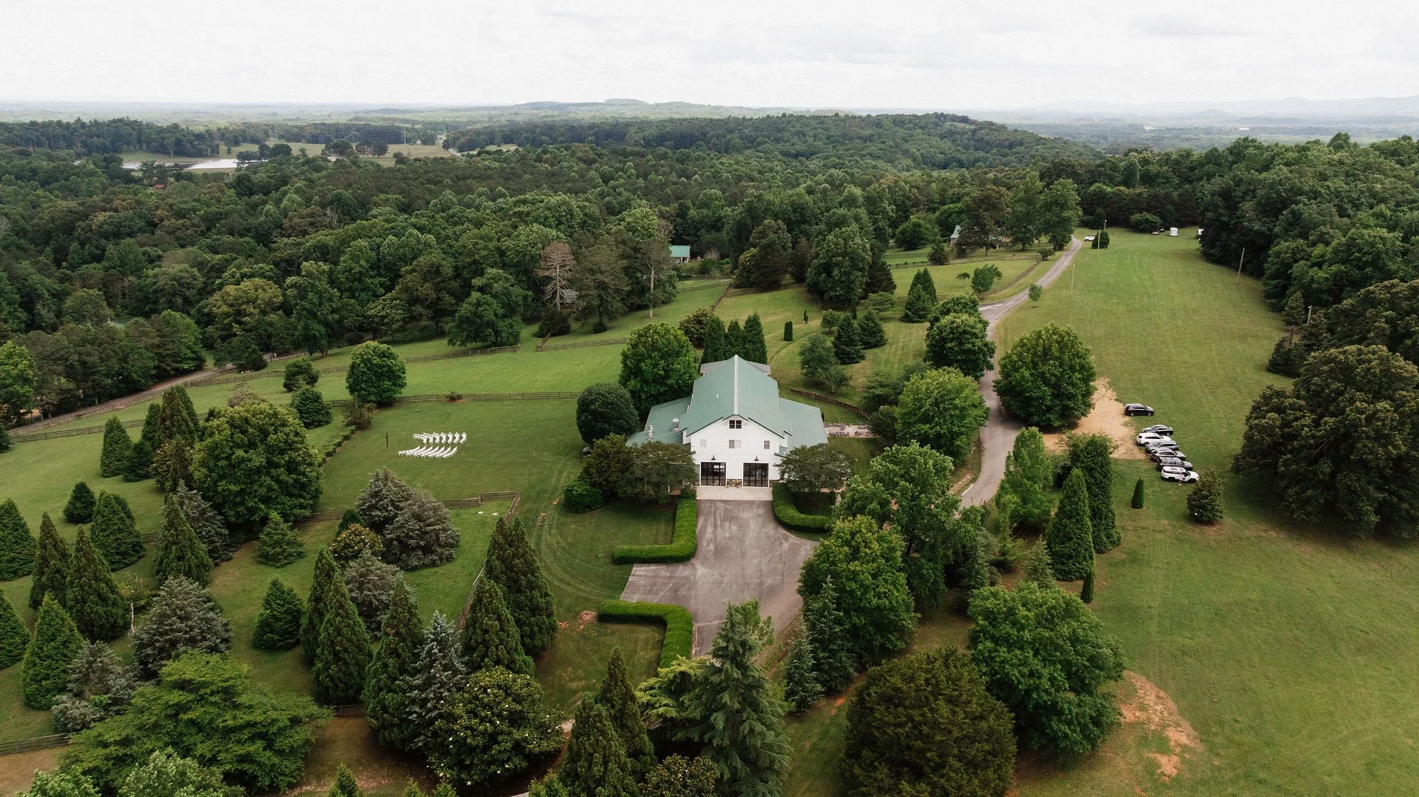 A Classic Spring Walnut Hill Farm Wedding for Jenna &amp; Ahmad