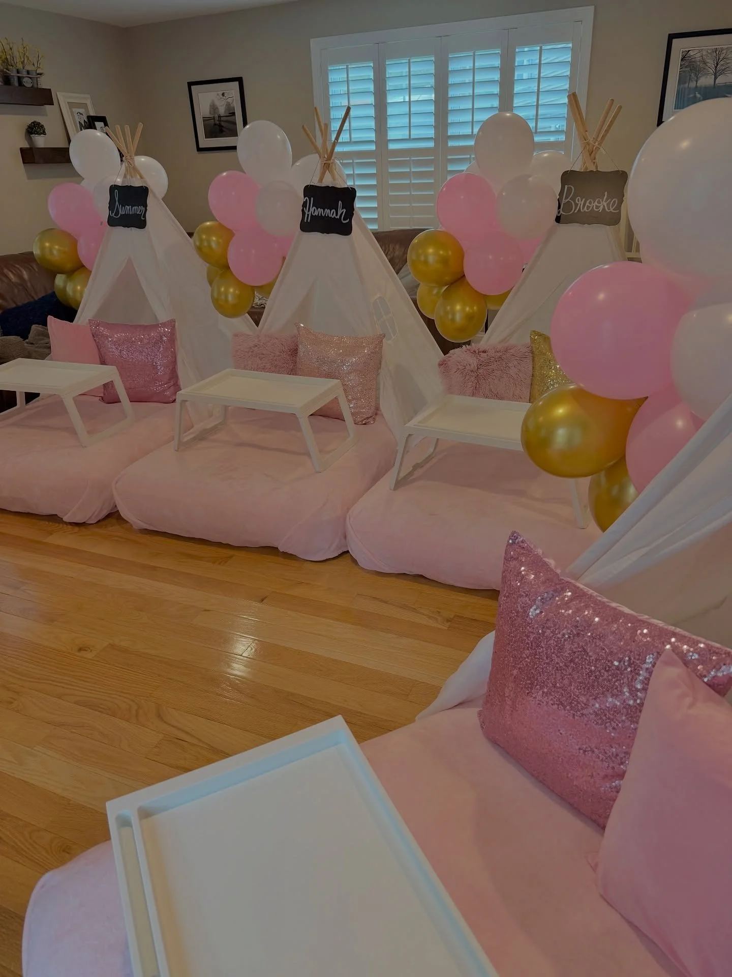 All the Pretty in Pink vibes for this birthday girl&rsquo;s set-up!!! Wishing a very happy birthday to Hannah. I hope you and your besties had an amazing time celebrating.💕💕💕