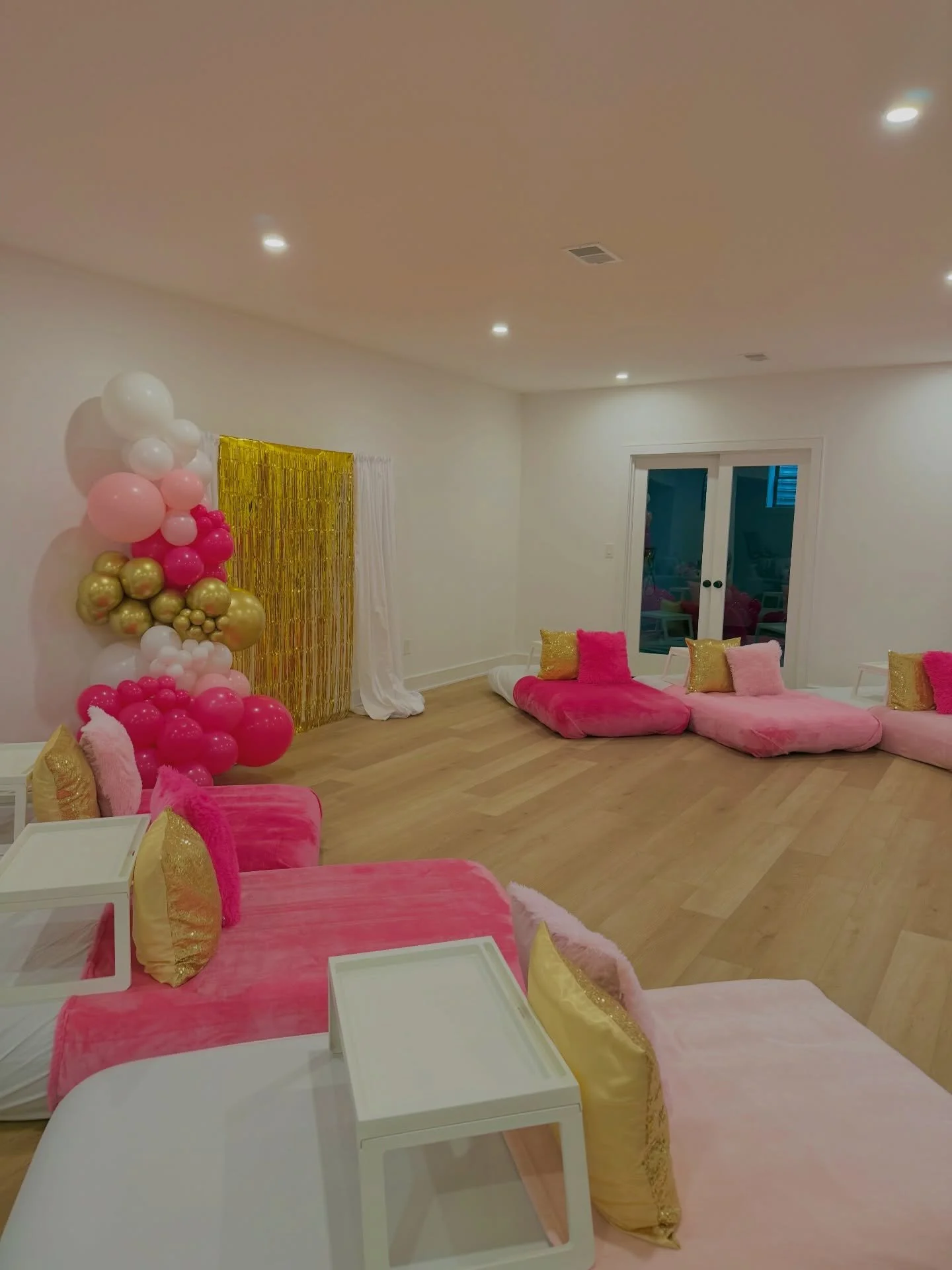 We kicked off this busy weekend with another💕 Bat Mitzvah 💕for Lexi!! The perfect set-up for all the girls to come home to after a night of celebrating!!! 🎉 Upgrading from tents to the picture perfect backdrop is the ultimate vibe for our older gi