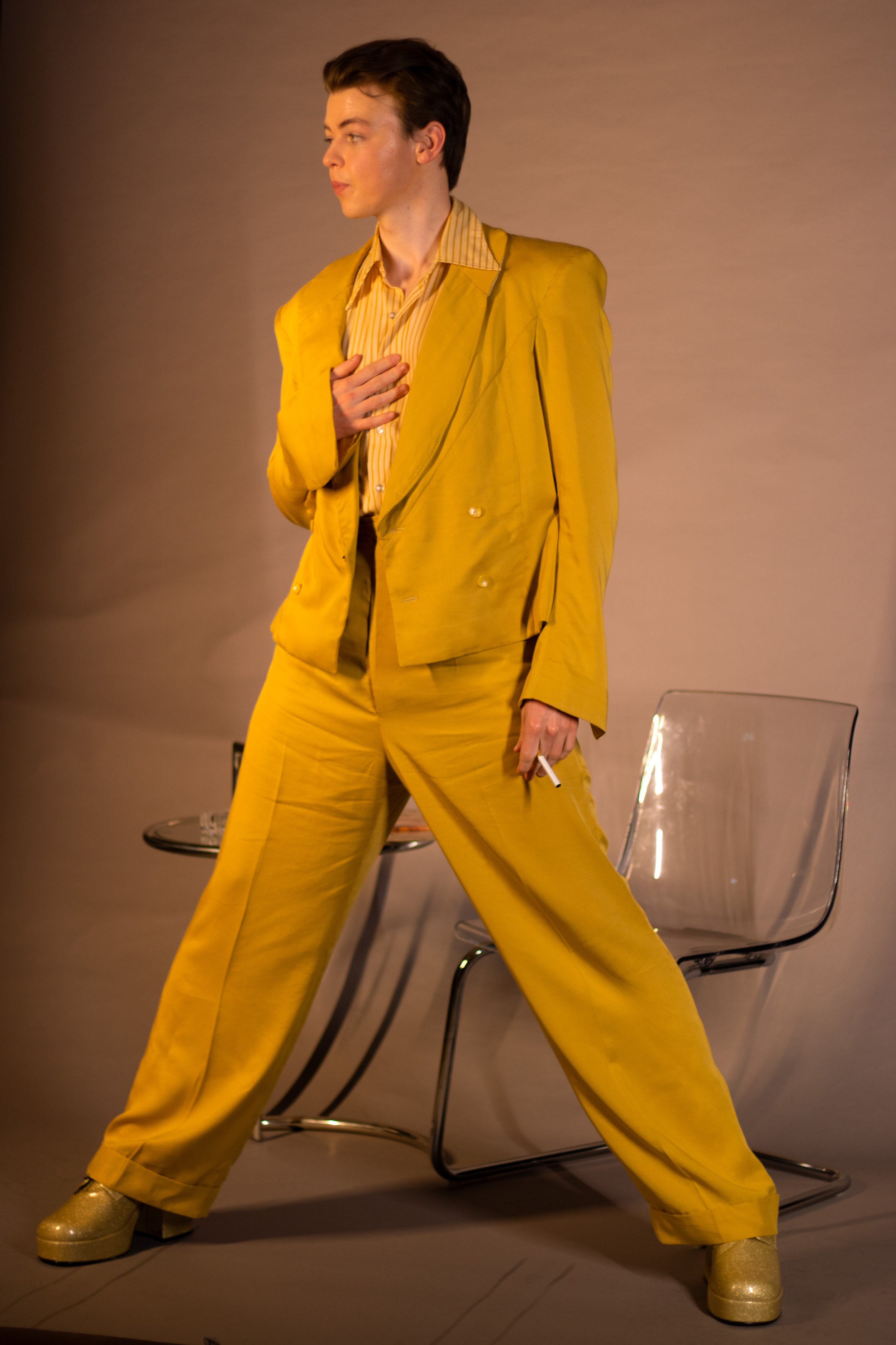 David bowie Mustard suit 1974