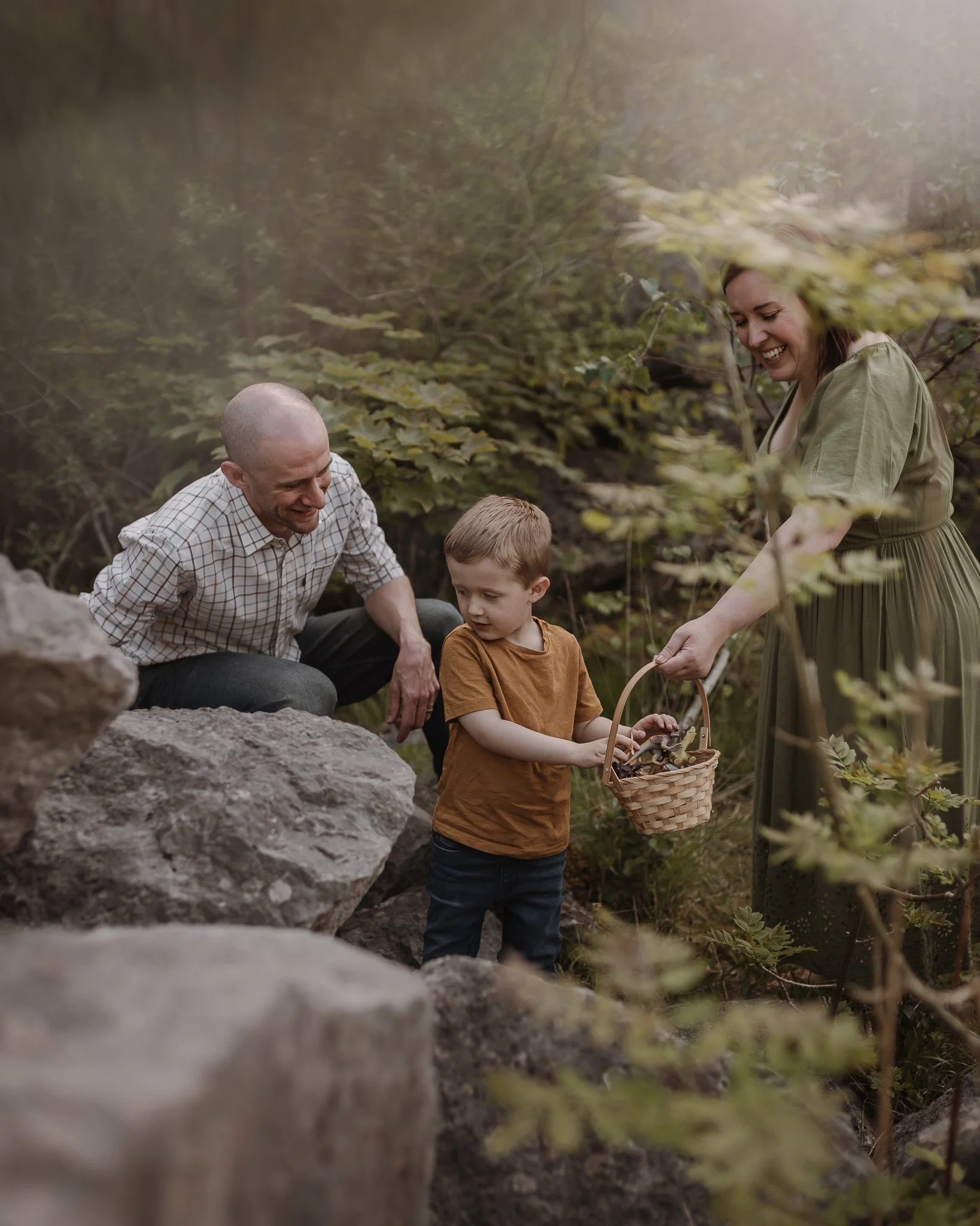 Spring mini sessions always bring a little magic with them, but my time with the Nason family last year was something truly special. ✨

I&rsquo;ve known Vicki for so many years&mdash;back to my dungaree-wearing Fine Art student days! Watching her gro