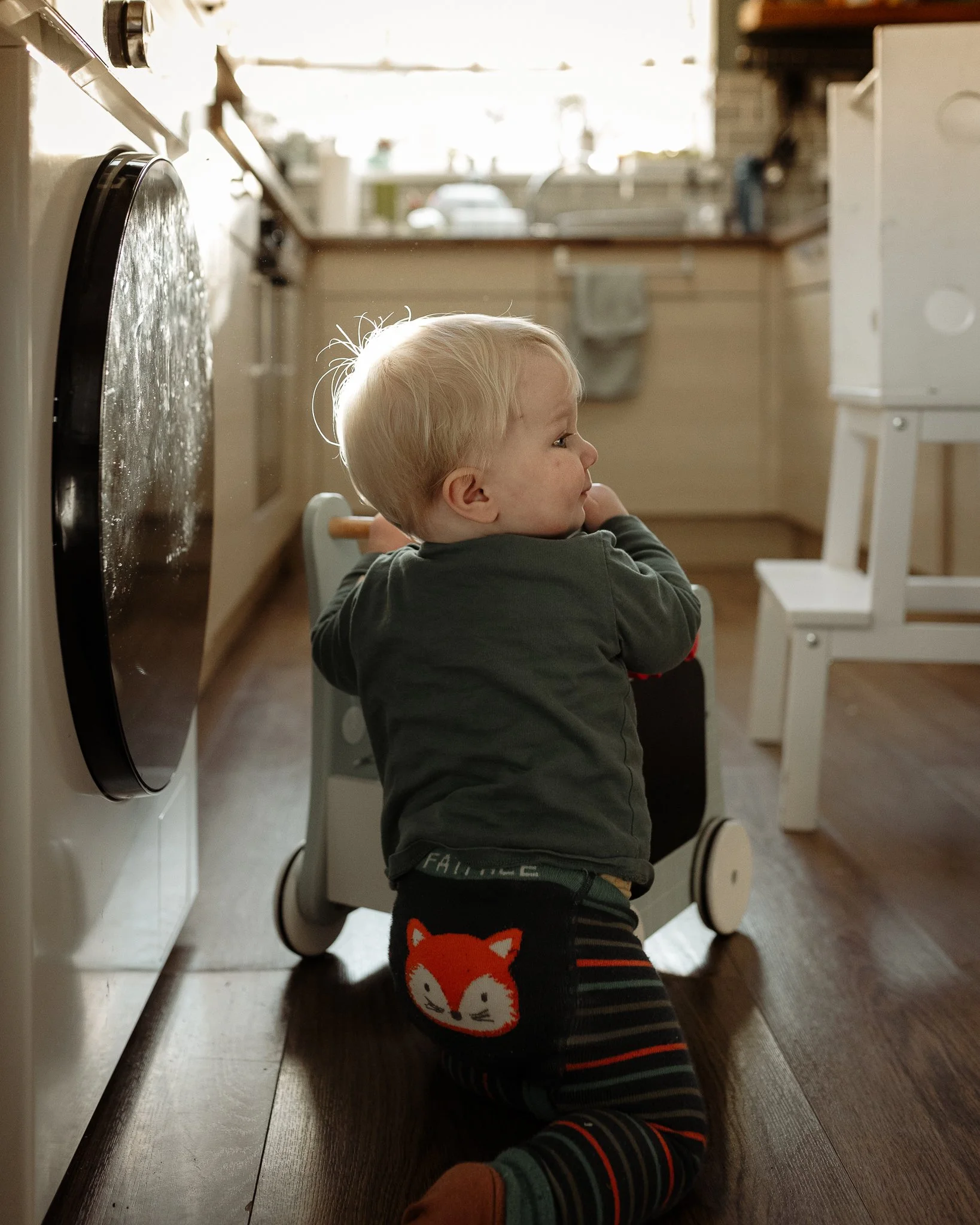 Some stories don&rsquo;t need perfect light or pristine settings&mdash;they unfold right in the middle of real life. And that&rsquo;s exactly what I loved about capturing Jessie, Charlie &amp; little Finley at home. Raw, unfiltered, post-chickenpox d