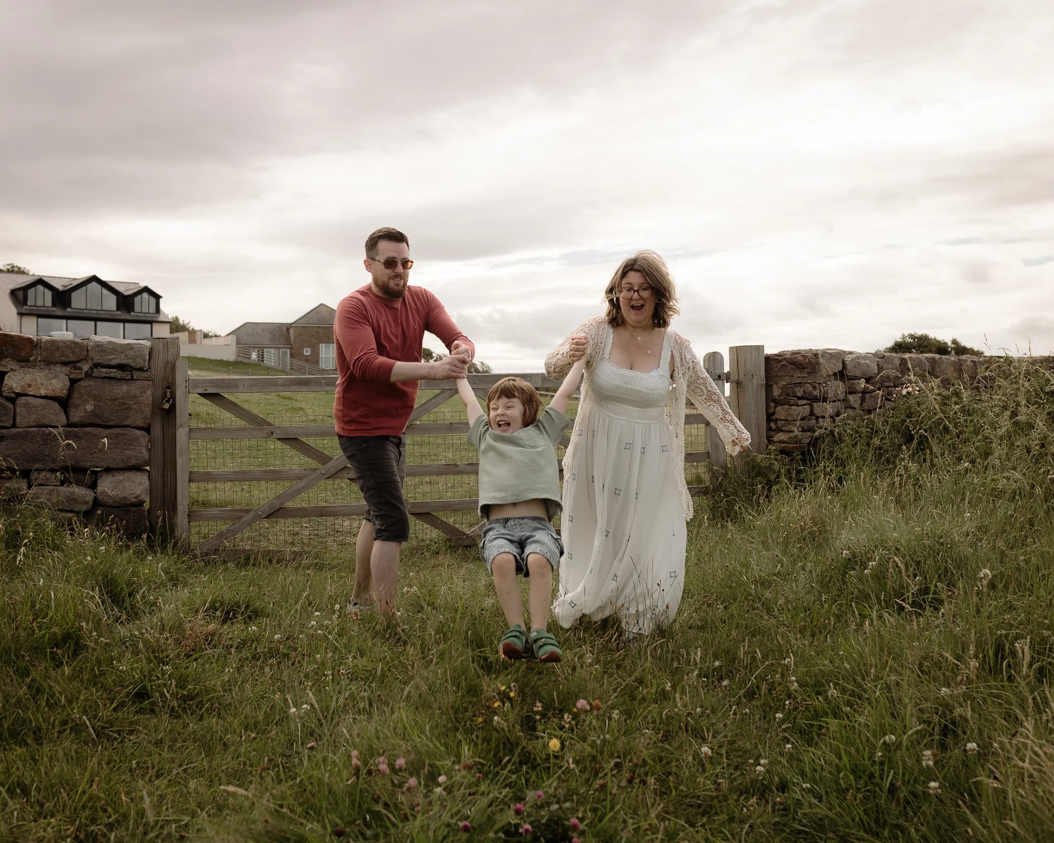 As the evenings get longer and the light softens&hellip;
I&rsquo;ll be opening a small number of summer sessions soon.
If you&rsquo;ve been thinking about capturing your family as you are right now&mdash;this is your gentle reminder 🤍
No pressure, j