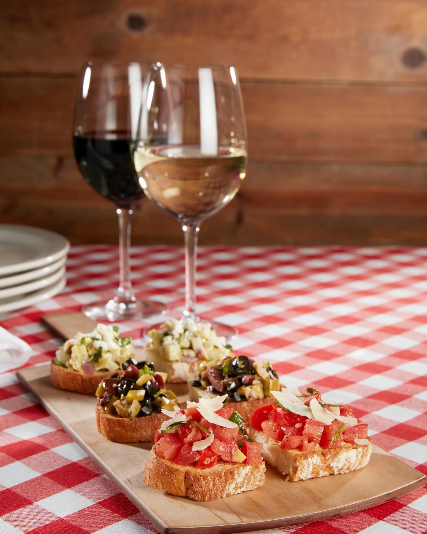It&rsquo;s Tuesday Tastings at @grimaldispizzeria! 
That means 1/2 off all wine and sangria. 
Pairs great with bruschetta.🍷🤌🏽
