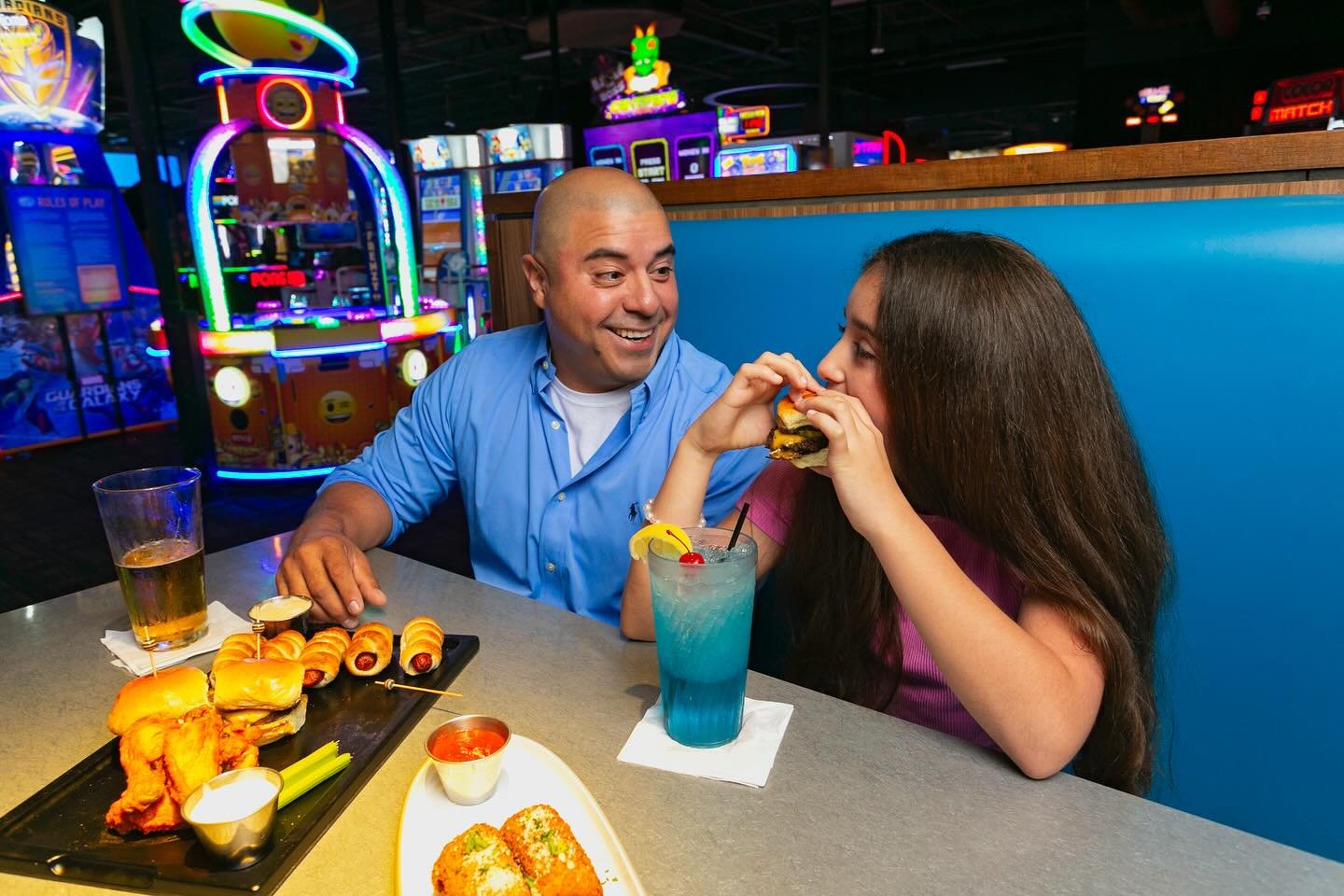 Give Dad the champion treatment today! 🏆 Dave &amp; Buster's has the food and games to make it a day he'll never forget. Happy Father's Day from La Palmera. 

#daveandbusters #fathersday #dingdingding