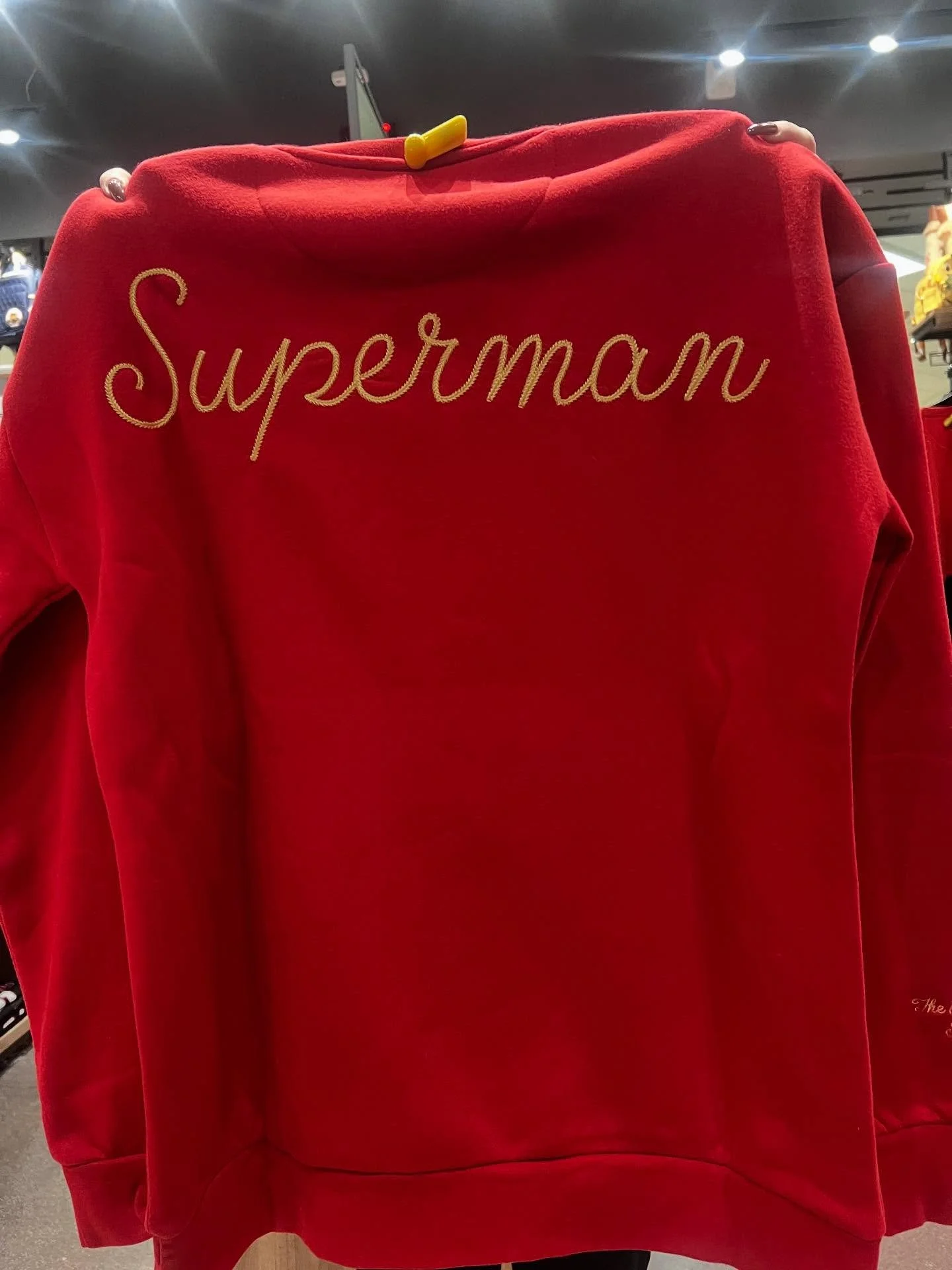 Add a classic look to your back-to-school wardrobe with this vintage crewneck Clark Kent sweatshirt. Exclusive from @boxlunchlapalmera ❤️💛 #superman