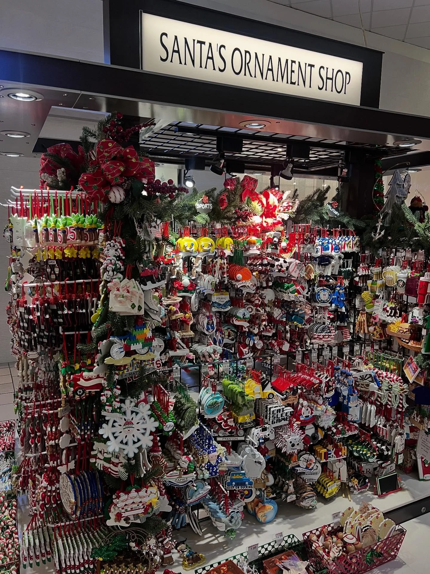 It&rsquo;s officially December!🎄One of our most popular holiday stops is @santasornamentworkshop located down the Macy&rsquo;s hallway between Michael Kors and Reeds Jewelers. Visit their kiosk for custom ornaments! 🎁🎅🏼