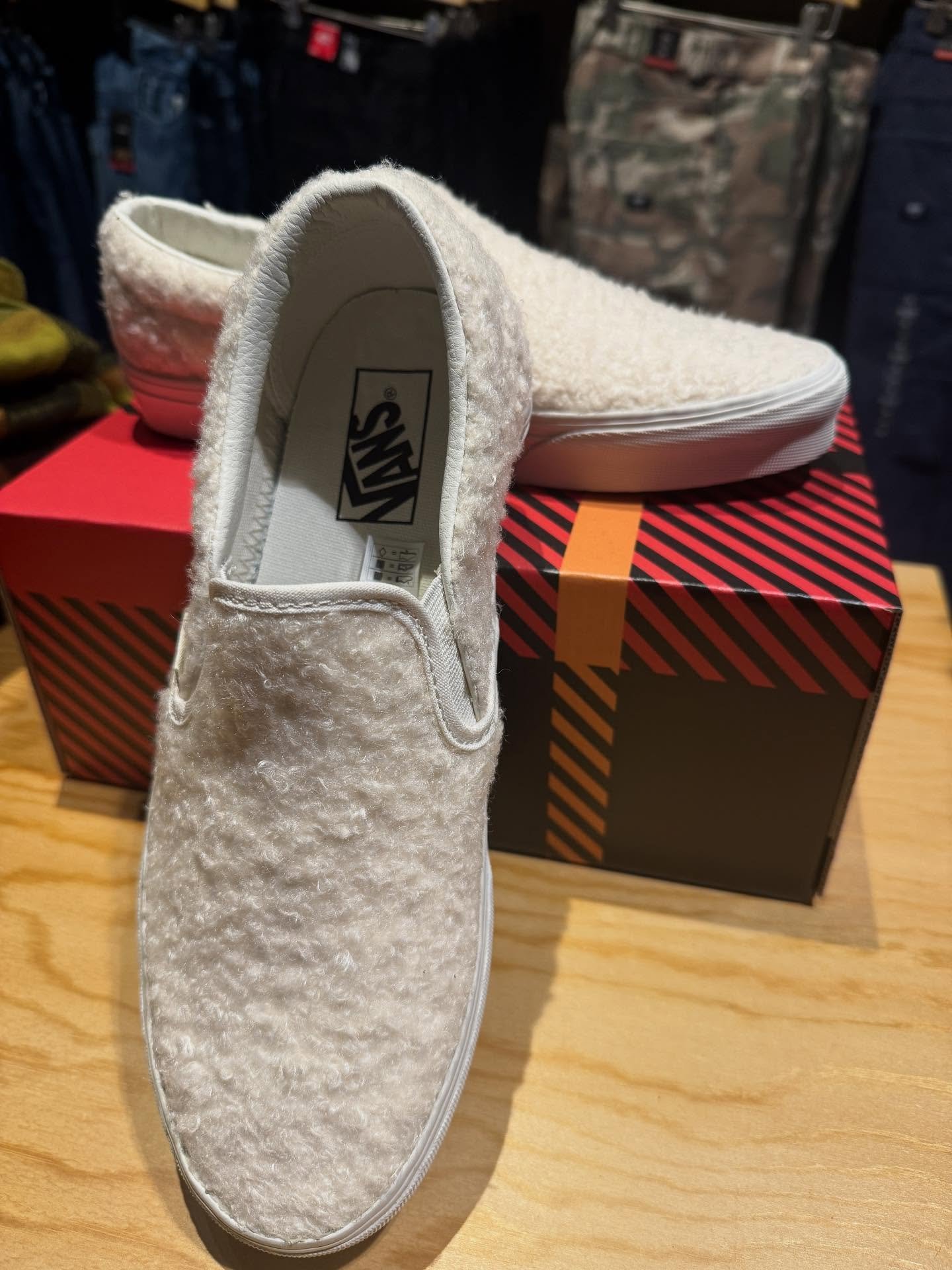 Looking for the perfect &ldquo;pair&rdquo; of his and hers gifts?🎁 Shop the @vans store at La Palmera! 🐑 🎄 #tuesdayshoesday