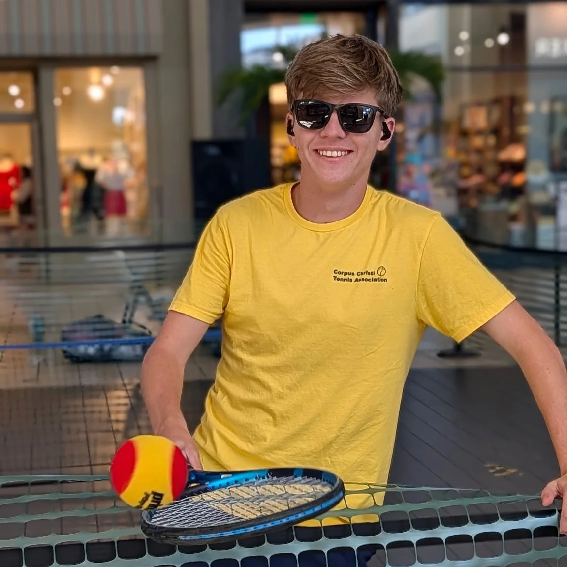 Game, set, match! Thank you to the @cctennisassociation for hosting a tennis pop-in today at La Palmera for shoppers test out their backhand and win prizes.🎾 Follow us for more family-friendly activities this season. 🤸&zwj;♀️