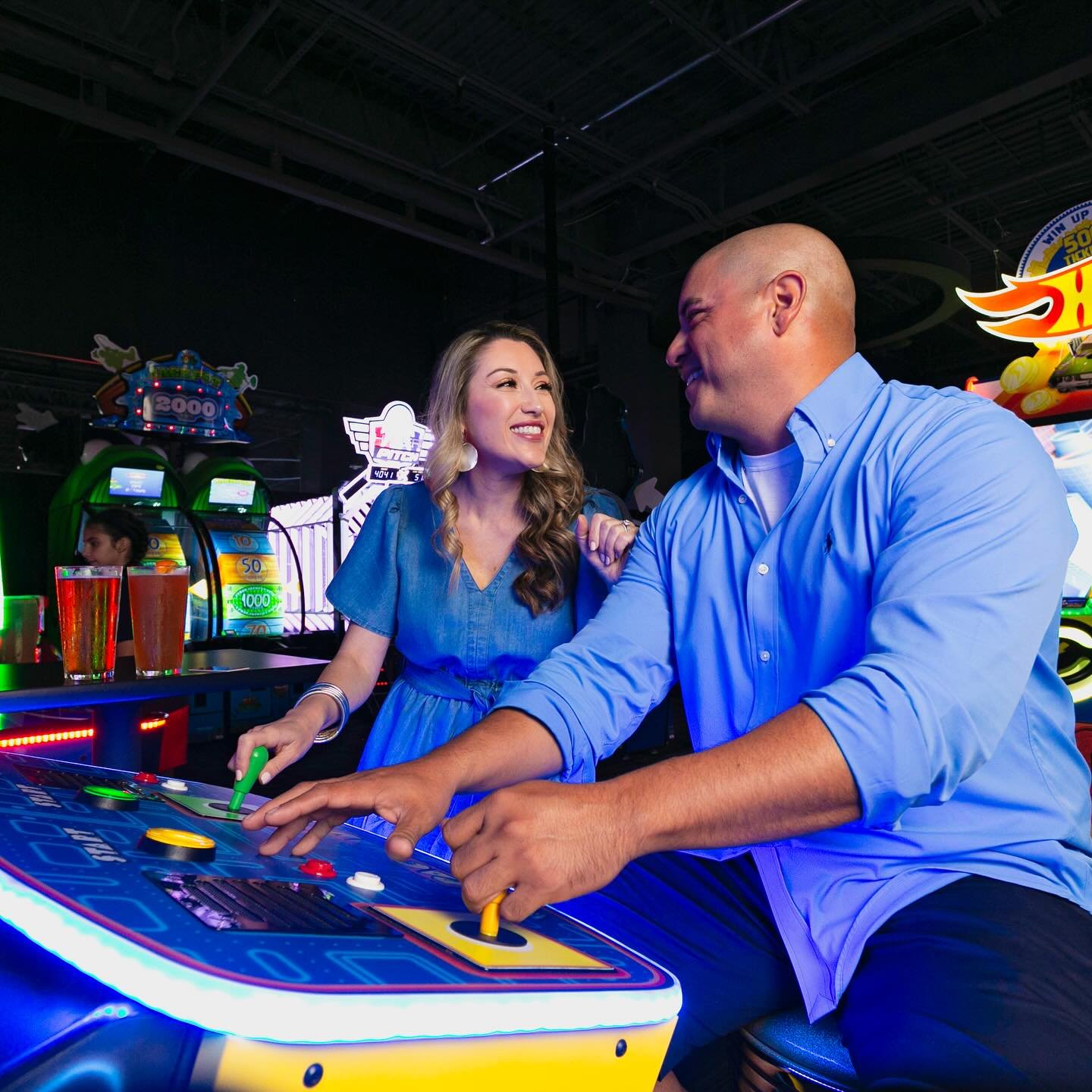 Less than three weeks until Valentine&rsquo;s Day. Time to step up your game. ❤️

📸: @jenlynvela at @daveandbusters.cctx