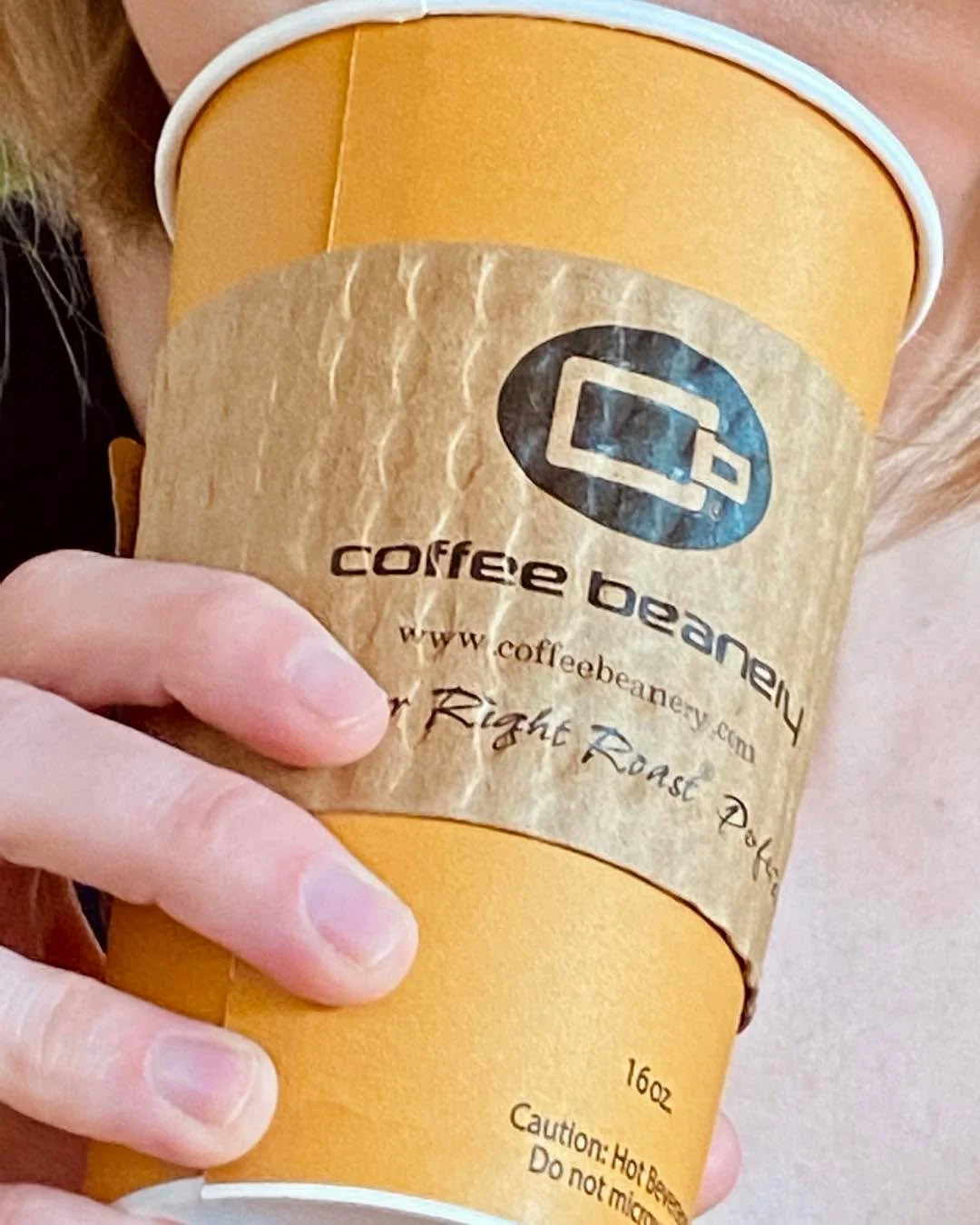 Looking for a midweek boost? Coffee + shopping is the answer! Fuel up at Coffee Beanery in Center Court. ☕️🛍️