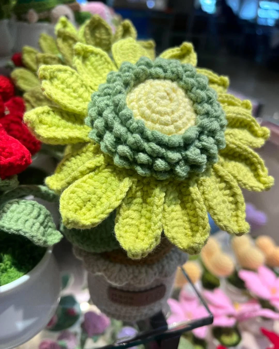 Last-minute Mother&rsquo;s Day gift idea? Flowers that last forever! 💐 For any mother or mother-figure, these adorable crochet flowers and bouquets are a special gift now available at La Palmera. Visit Crochet Flowers near the Food Court. 🌻