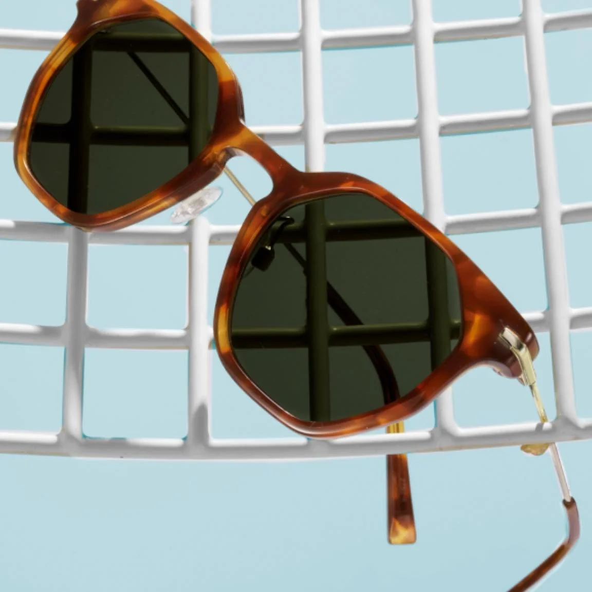 Suit up for sunshine with a pair from the @warbyparker latest drop! All their new glasses and sunglasses are available to try (and buy) at La Palmera. 🕶️☀️💙
