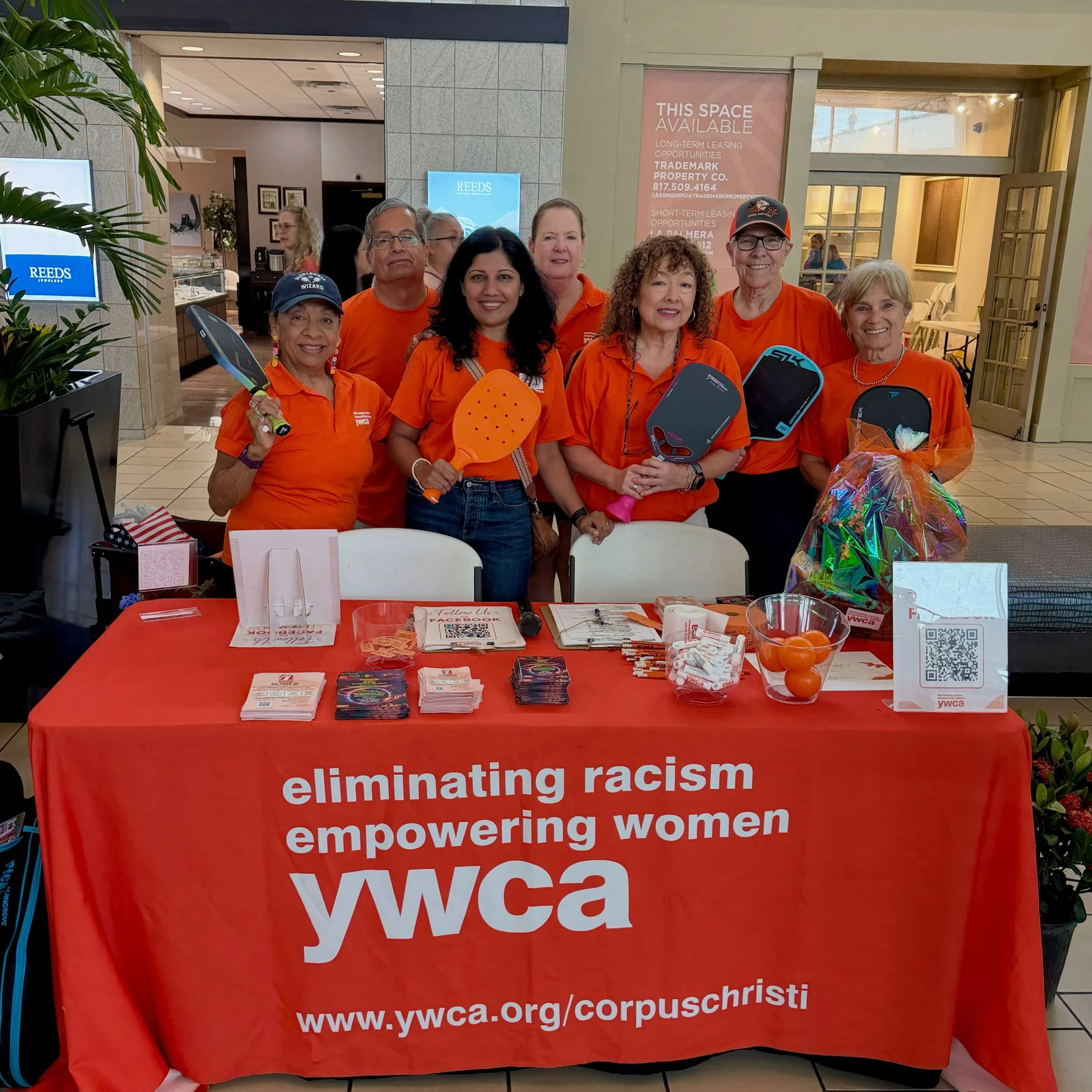 What a great day for mall pickleball! Today&rsquo;s activity at Camp La Palmera brought shoppers fun, prizes, and a little body movement thanks to our friends at @ywca_cc_tx. 🏓🧡 There are only a few weeks left of summer, so be sure to visit LaPalme
