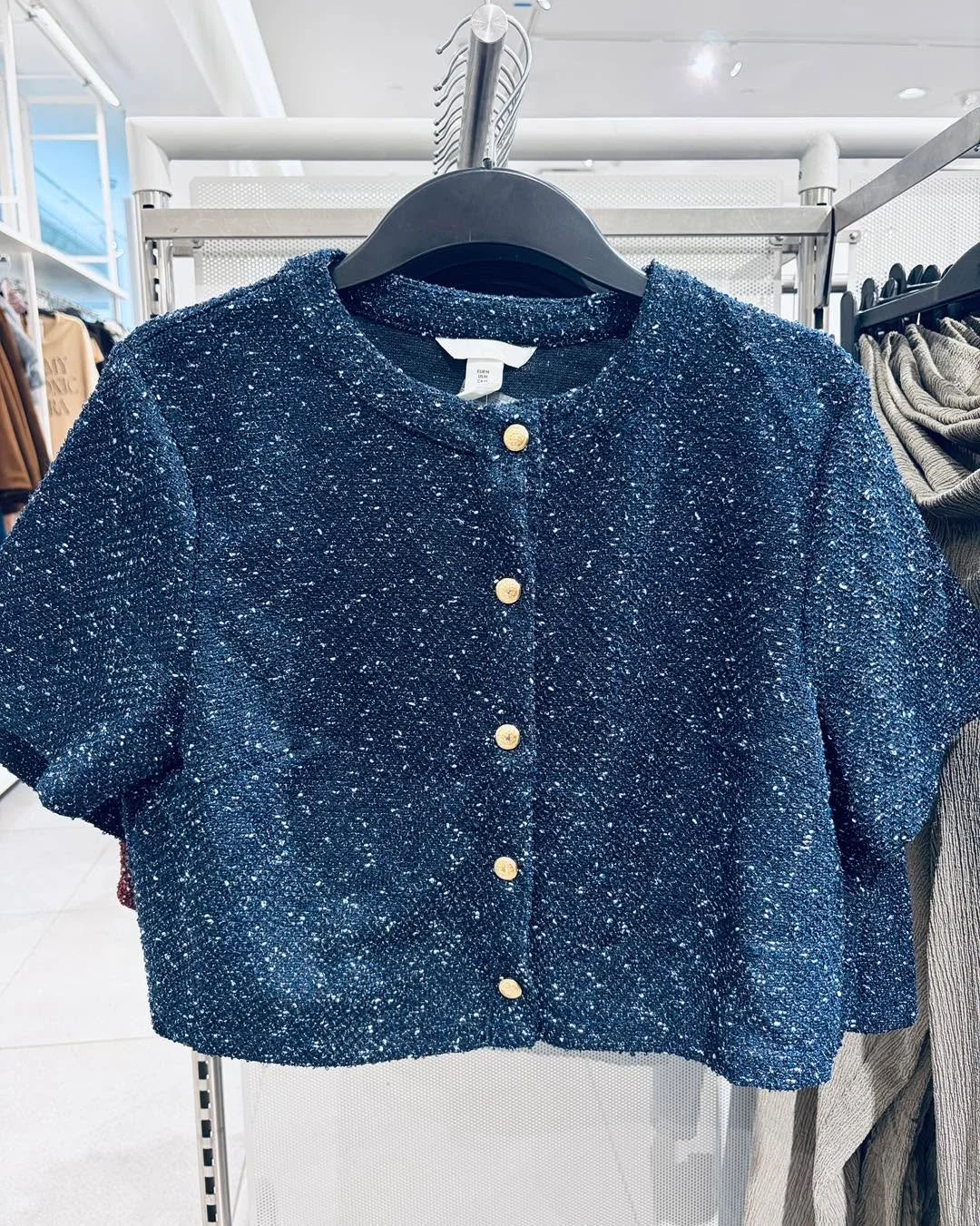 Just a cute little cropped sweater getting us excited about fall 🍂 at H&amp;M