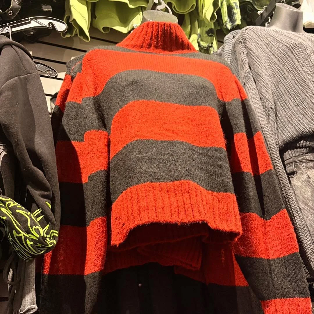 On Wednesdays (in October), we wear stripes. #freddykrueger 🔪

Available at Hot Topic