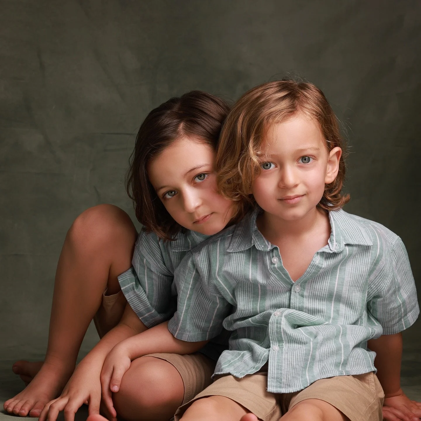 Moments like this remind us why we do what we do - capturing what matters most 😊 #brothers #familyphotos #familyphotographer #markmorffewstudios